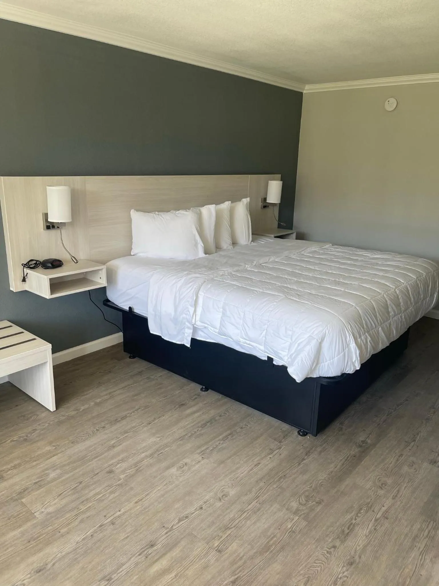 Bed in MainStay Suites Florence - Darlington