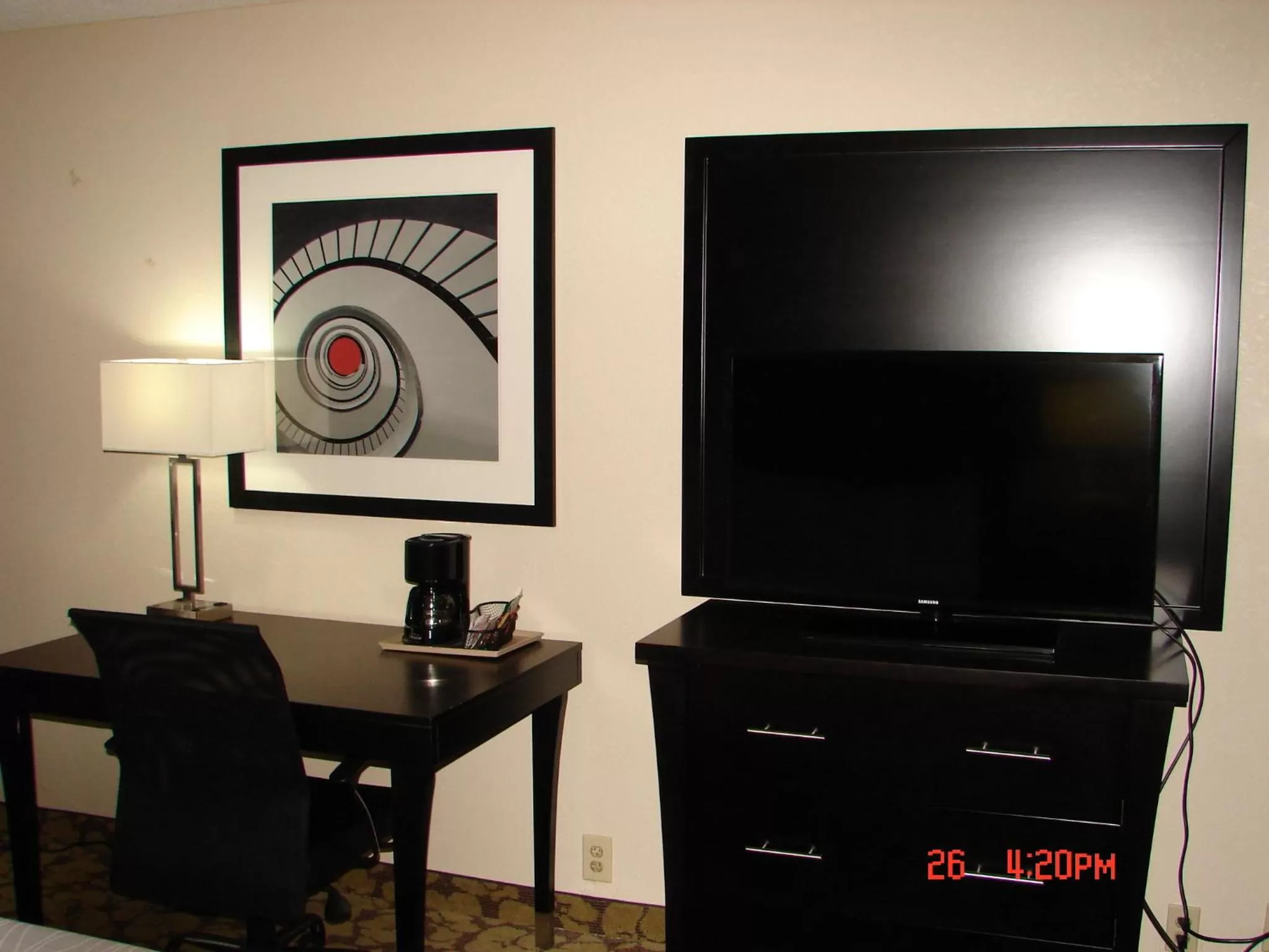 TV and multimedia in Ramada Plaza by Wyndham Charlotte South End Airport