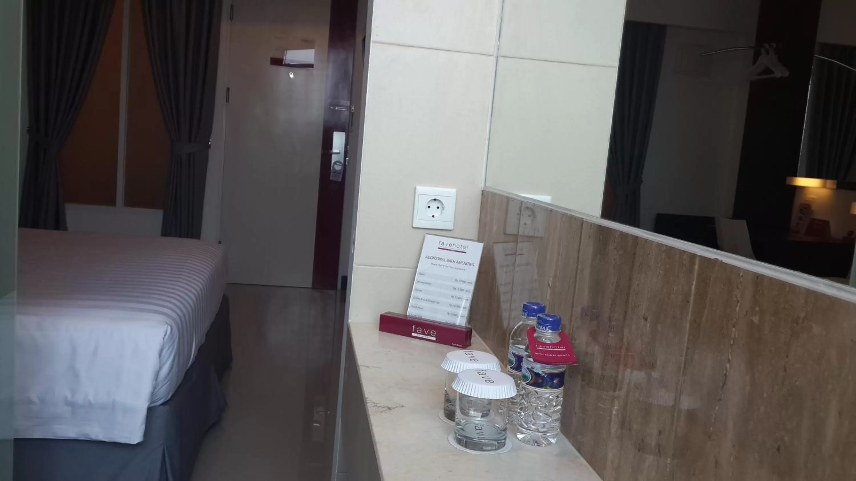 Non alcoholic drinks, Bed in favehotel Pluit Junction