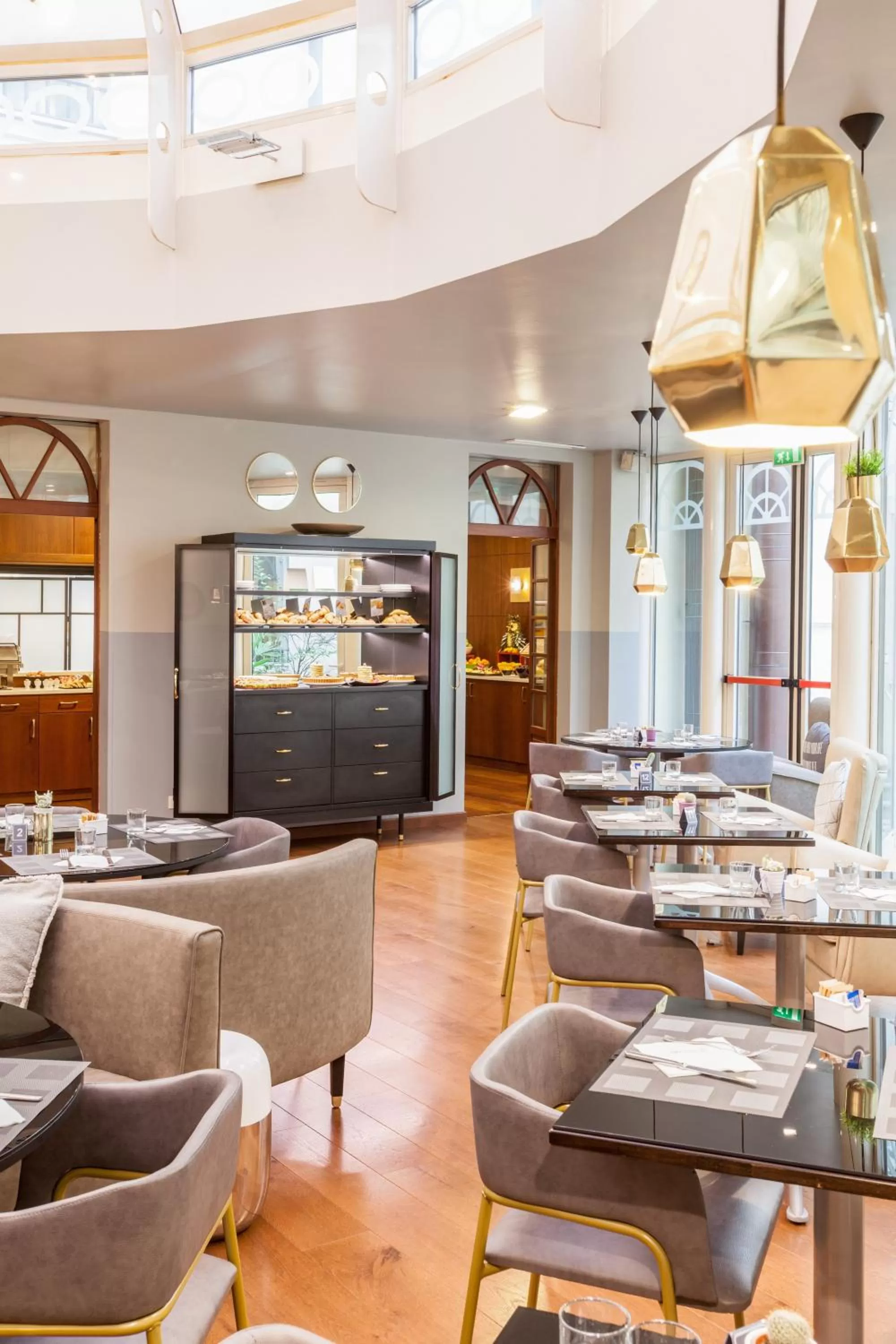 Restaurant/places to eat in Holiday Inn Milan Garibaldi Station by IHG