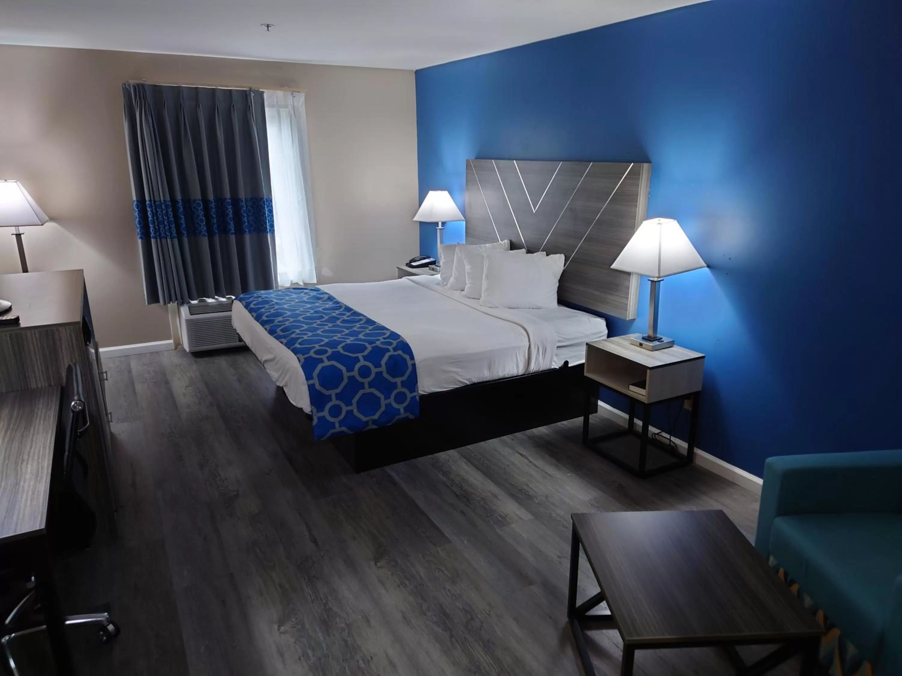 Photo of the whole room, Bed in Baymont by Wyndham Adairsville