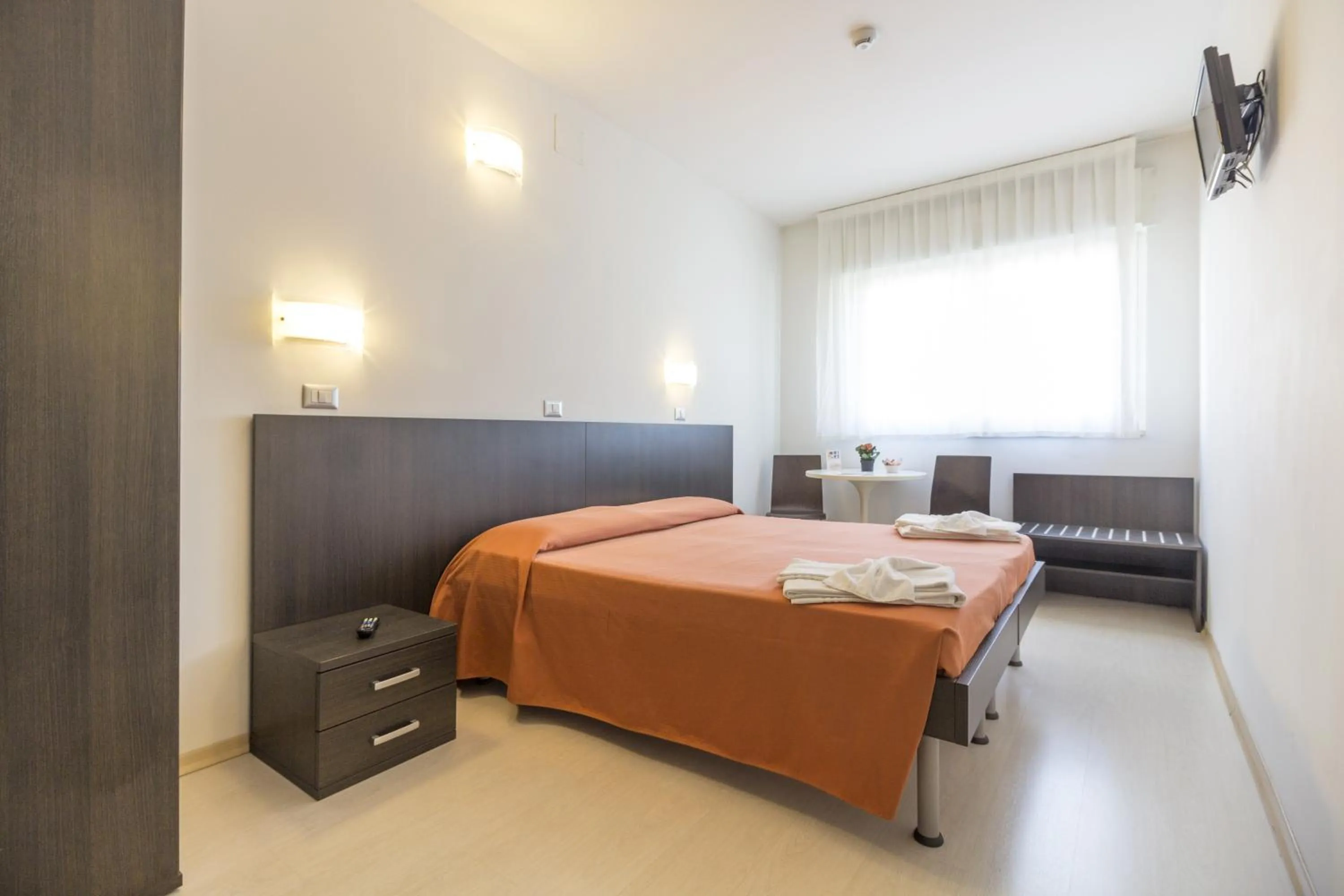 Photo of the whole room, Bed in Hotel Sharing