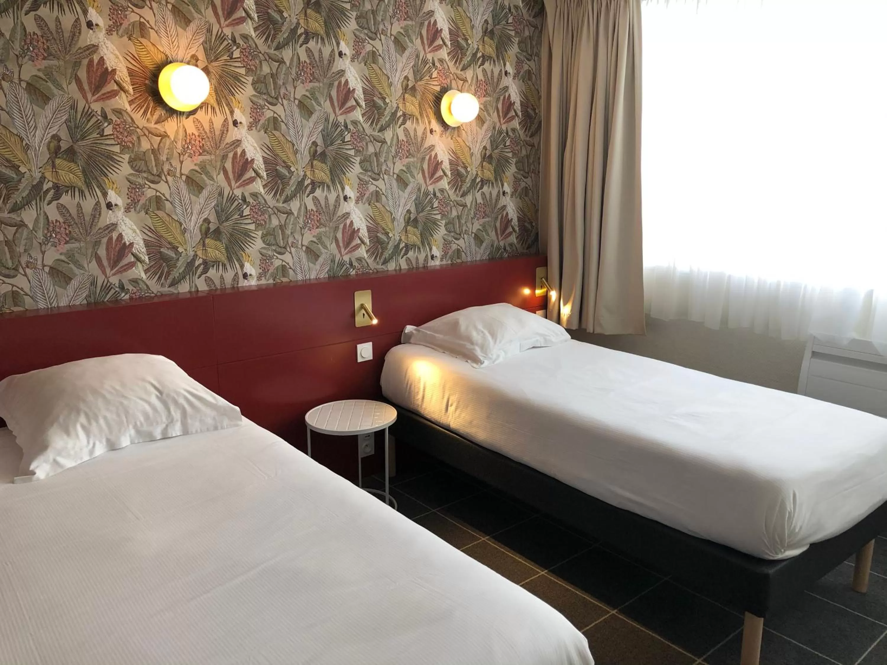 Photo of the whole room, Bed in Best Western Hotel du Lac Dunkerque- Restaurant ouvert 7/7 midi et soir