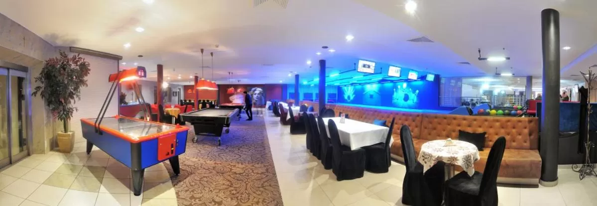 Restaurant/Places to Eat in Hotel Partner