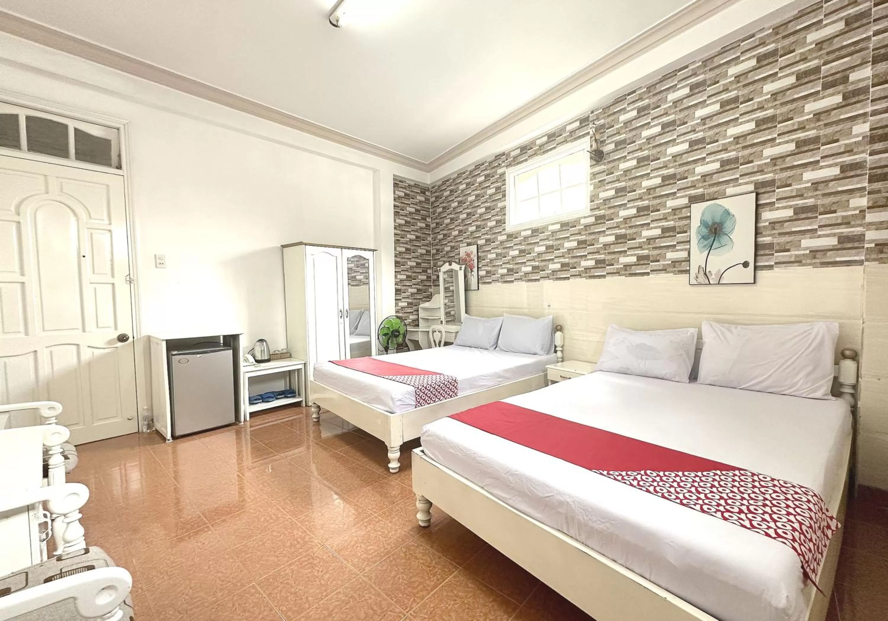 Photo of the whole room, Bed in OYO 1196 Le Vu Hotel