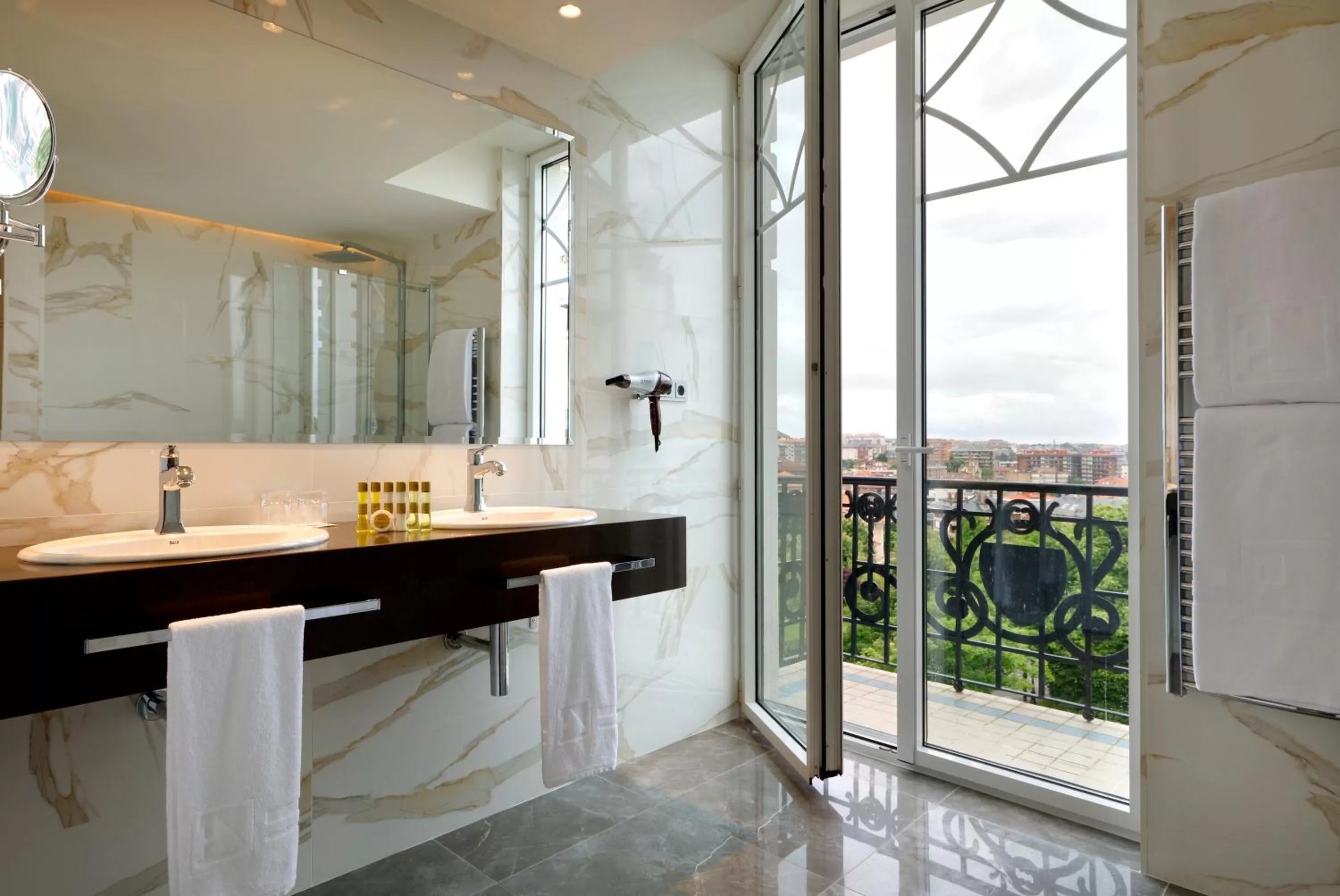 Bathroom in Eurostars Hotel Real