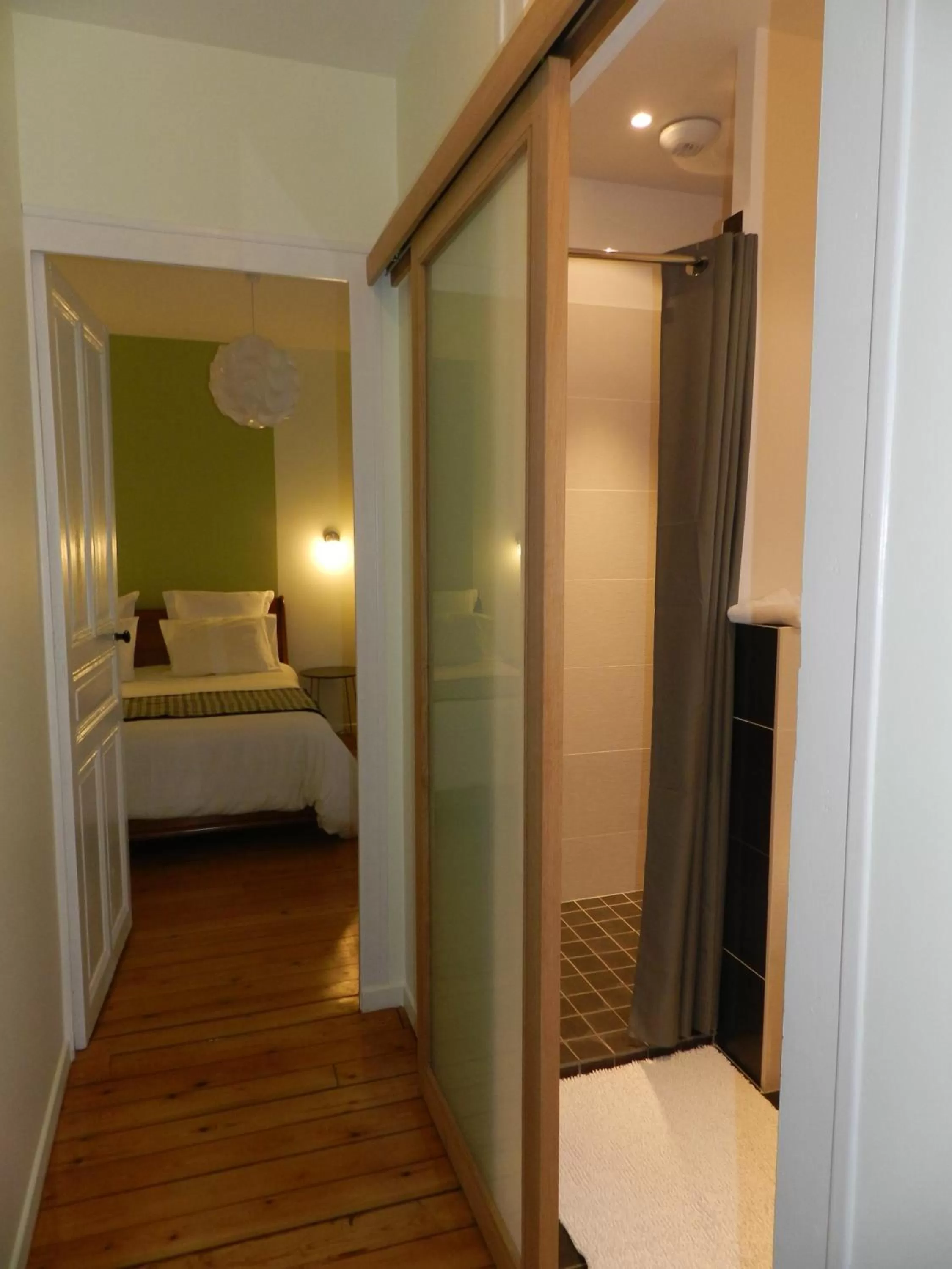 Bedroom, Bed in A la Fleur de Lys