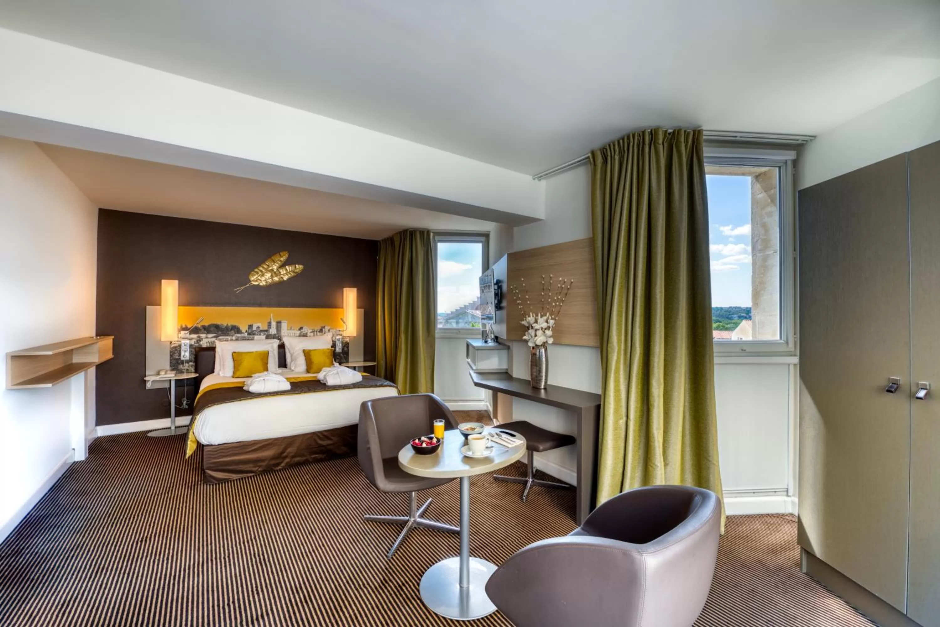 Photo of the whole room, Bed in Mercure Avignon Centre Palais des Papes