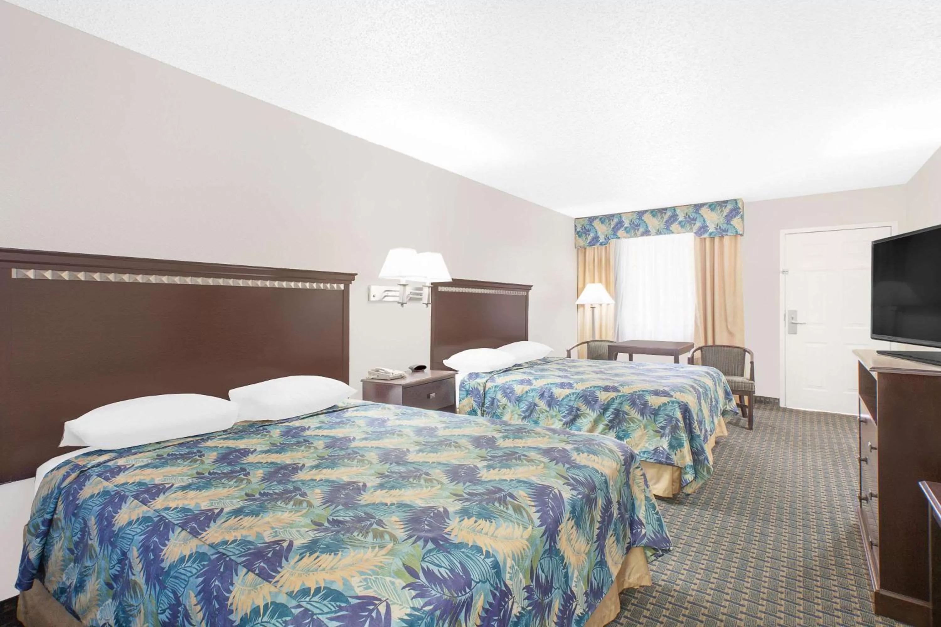 Photo of the whole room, Bed in Super 8 by Wyndham Corpus Christi