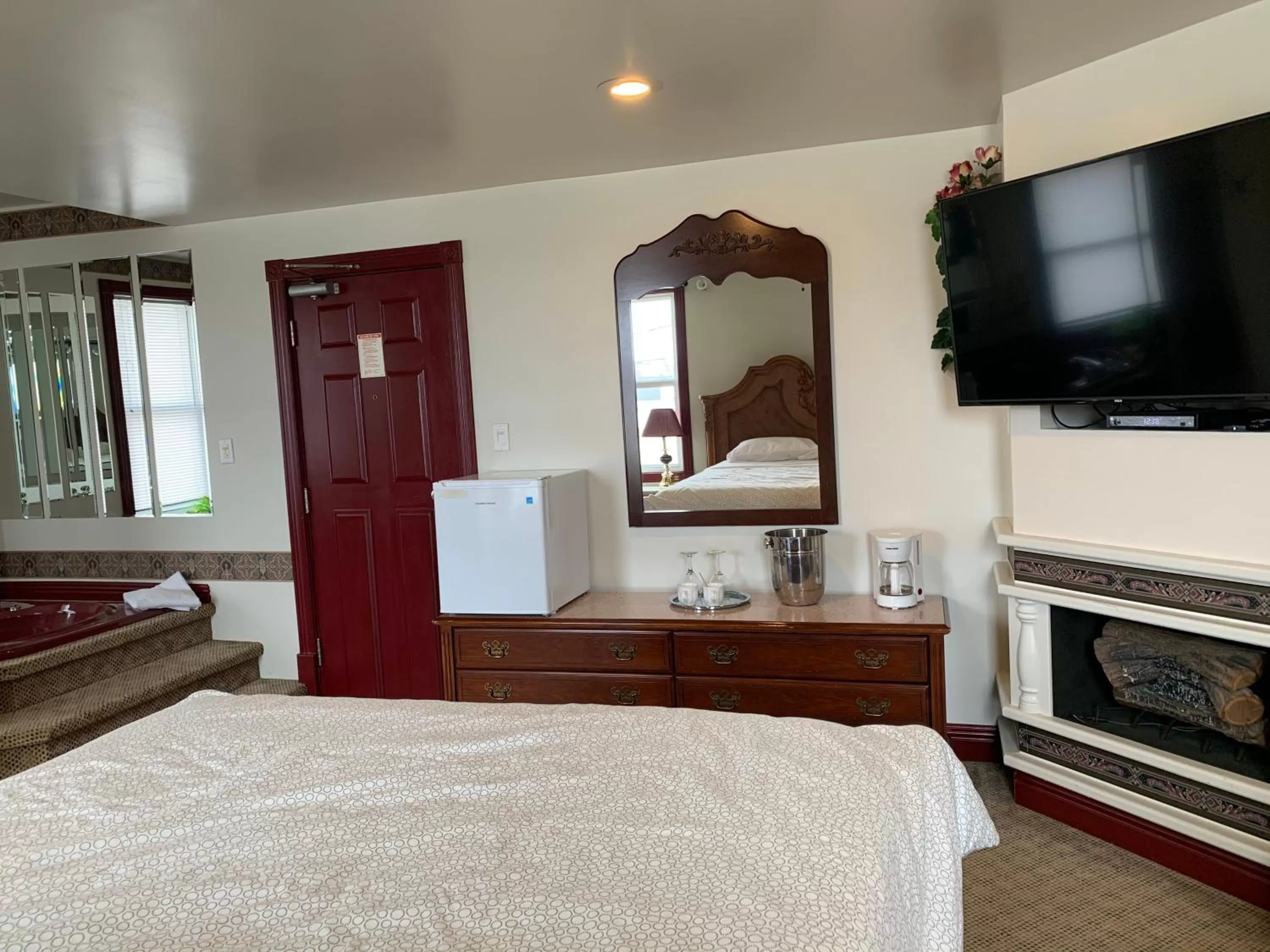 Bed in Lakeview Hotel