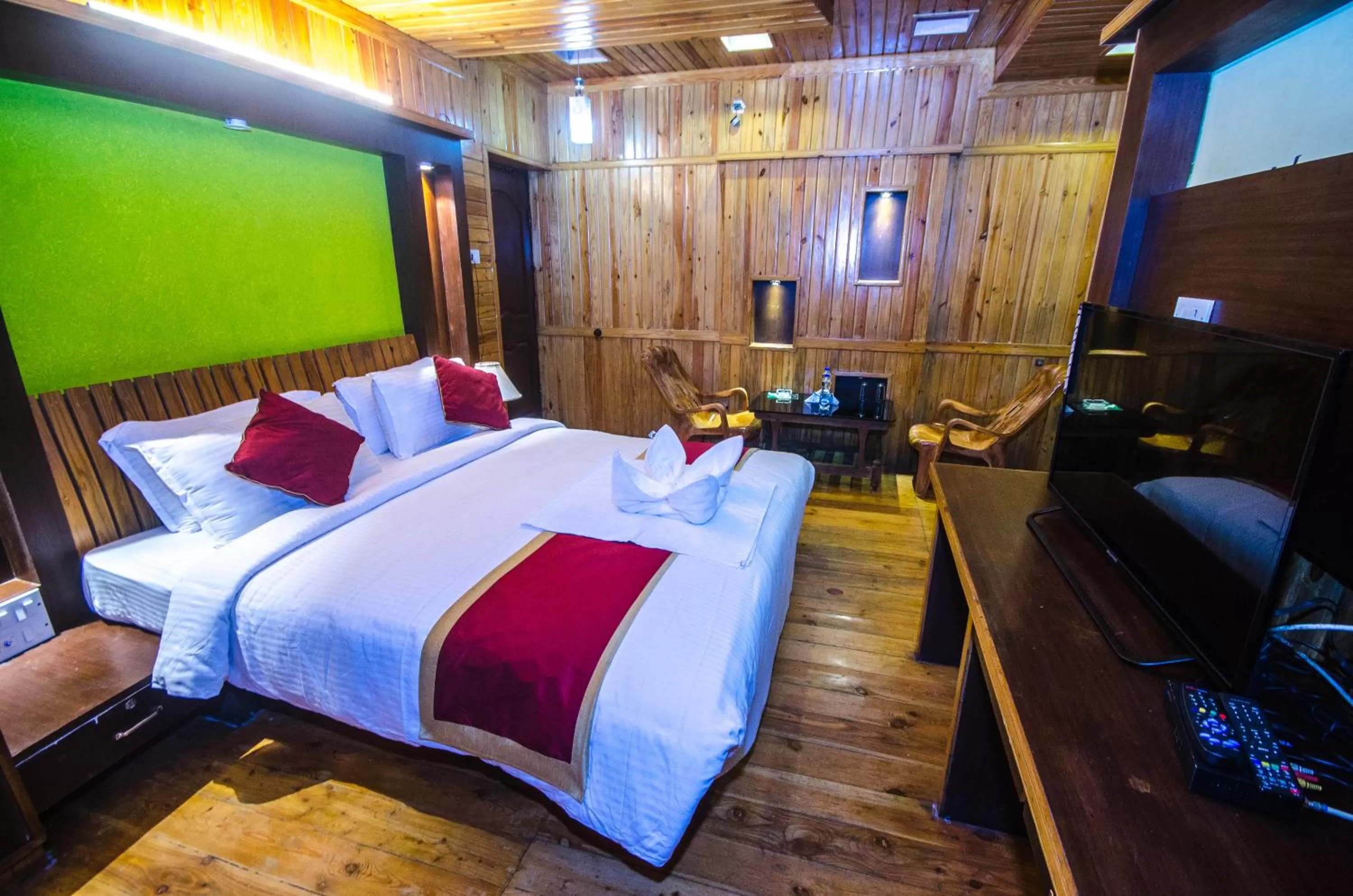 Photo of the whole room, Bed in Greenwood Resort