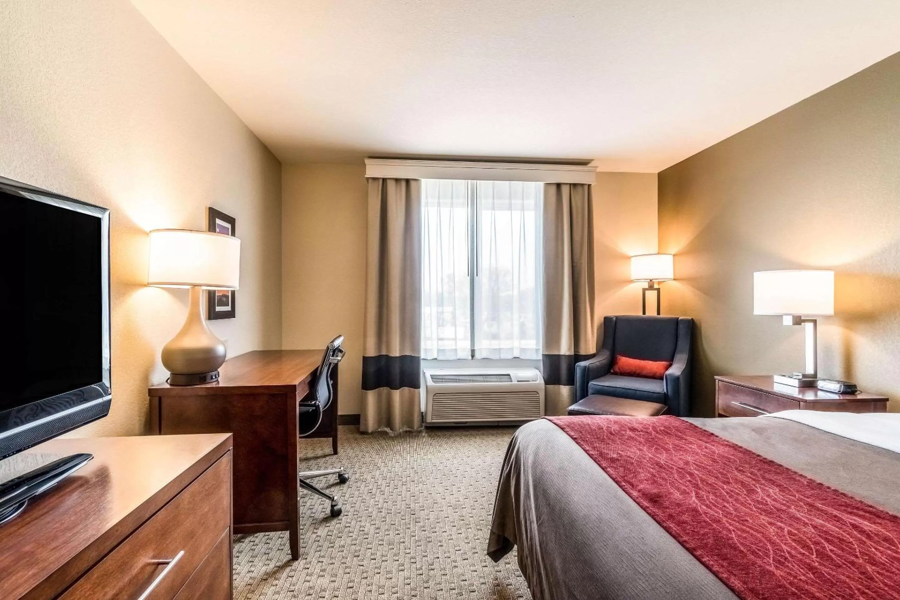 Photo of the whole room, Bed in Comfort Inn & Suites Rifle