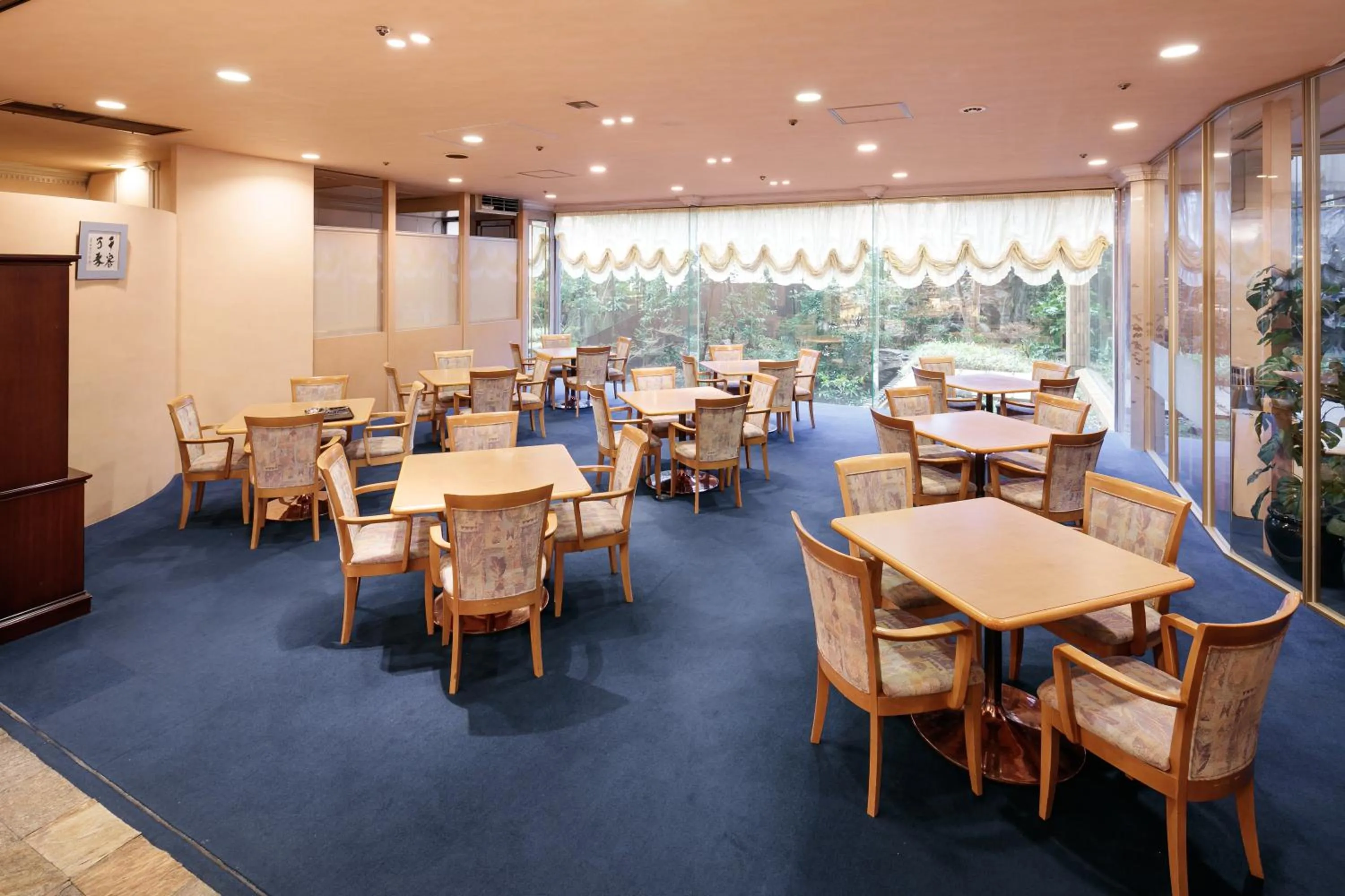 Restaurant/places to eat in Nara Royal Hotel