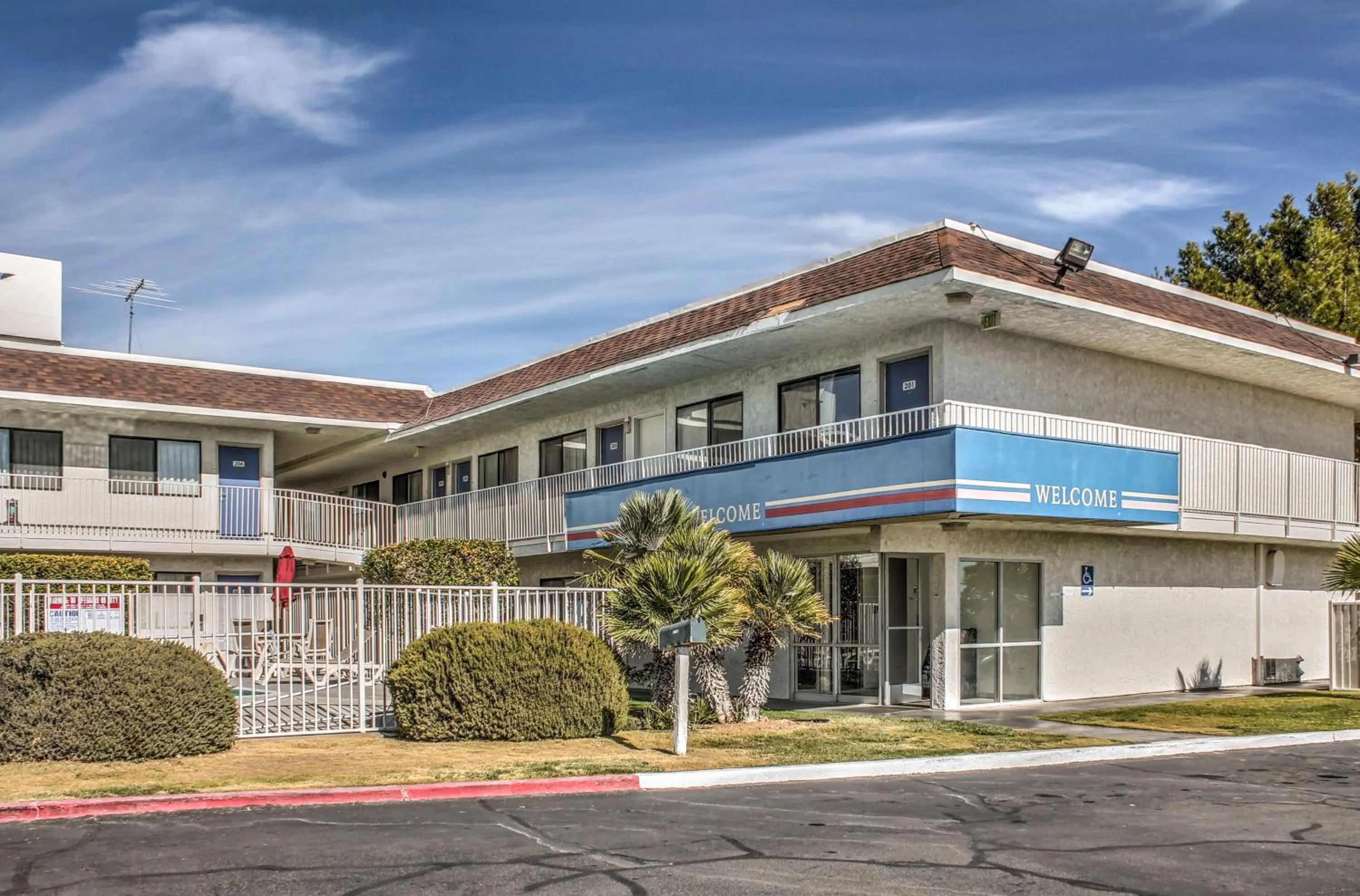 Facade/entrance in Motel 6-Mojave, CA