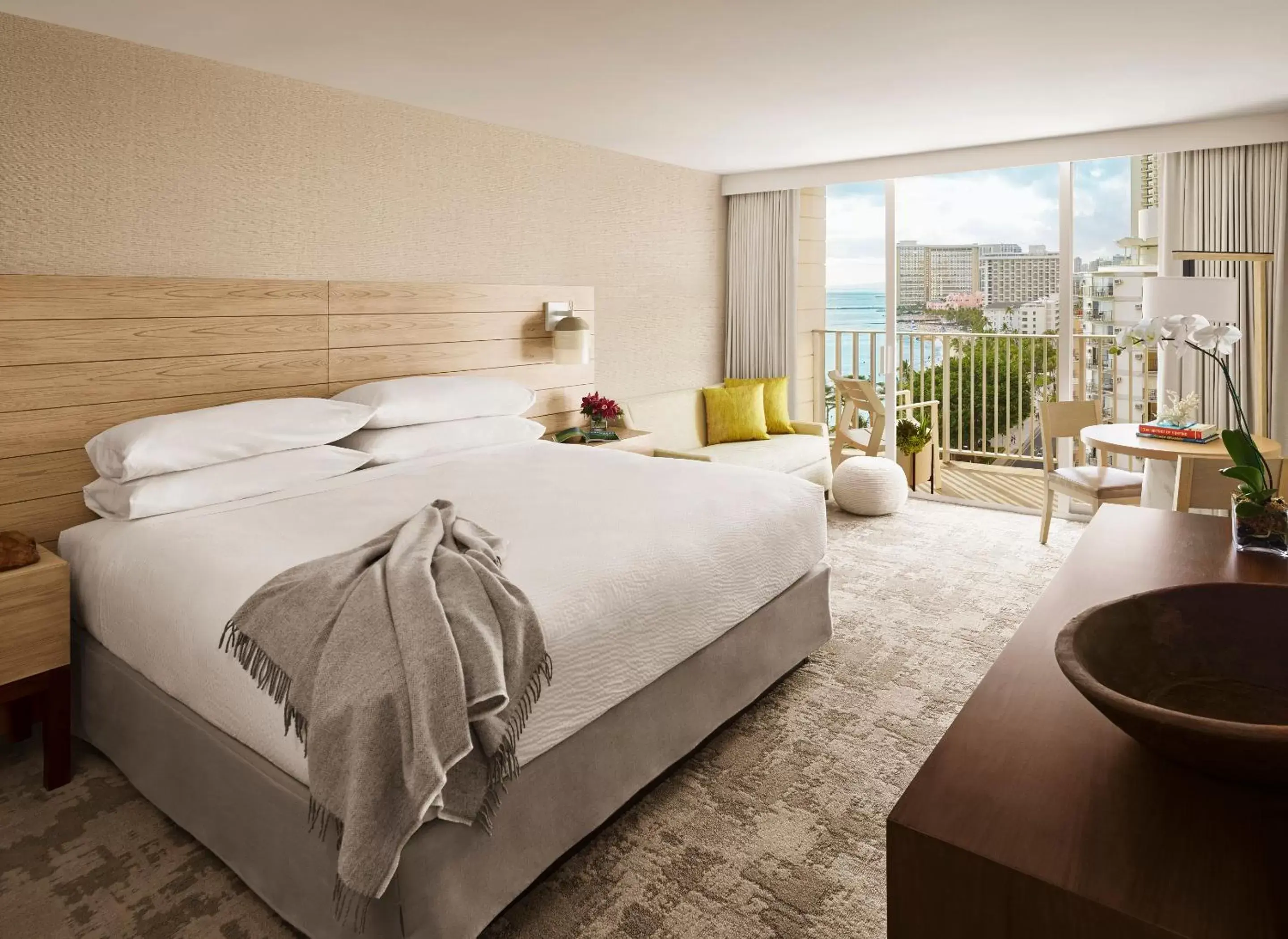 King Room with Ocean View in 'Alohilani Resort Waikiki Beach King Room with Ocean View in 'Alohilani Resort Waikiki Beach