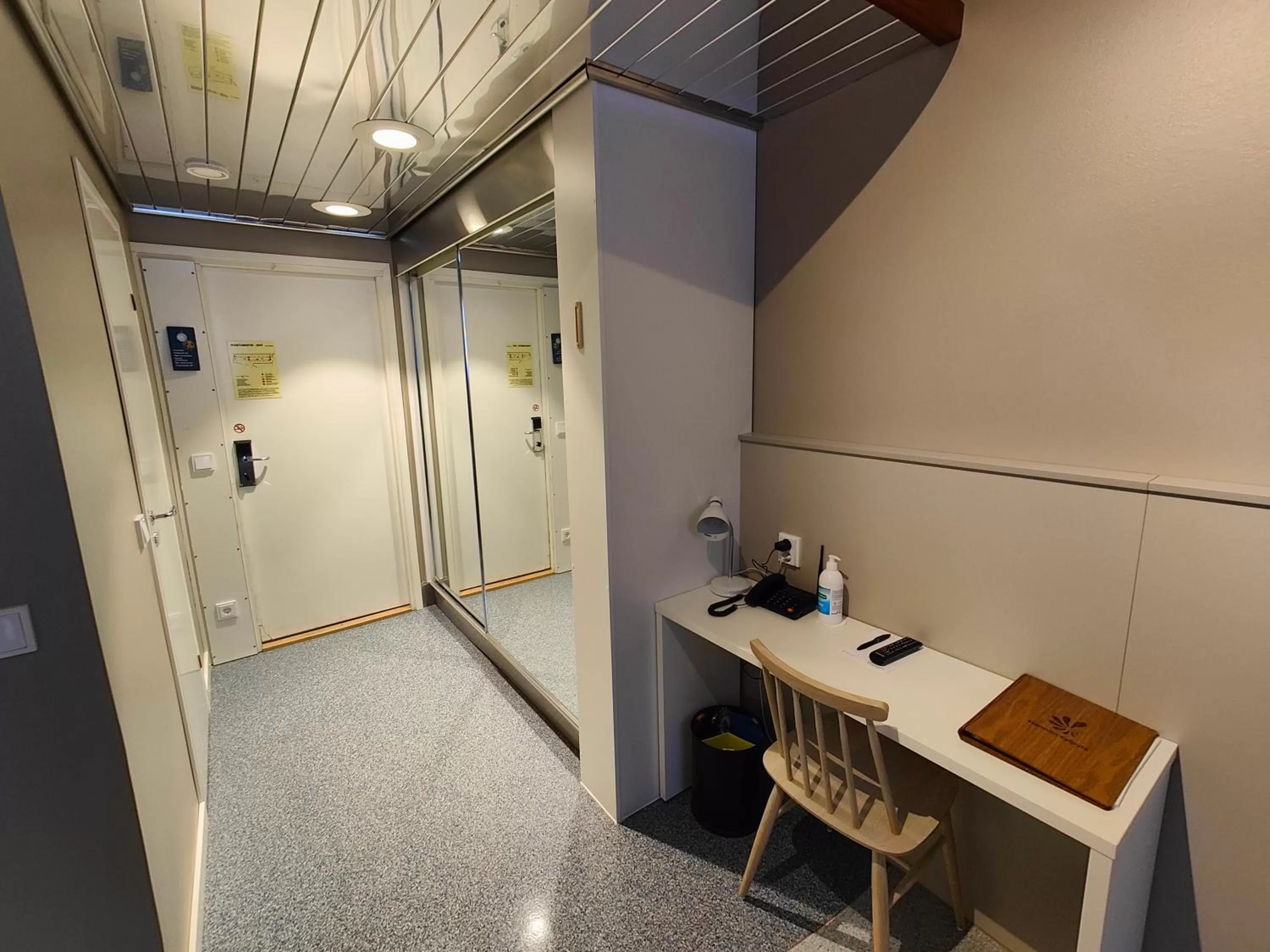 wardrobe in Spa Hotel Härmä - Härmän Kylpylä