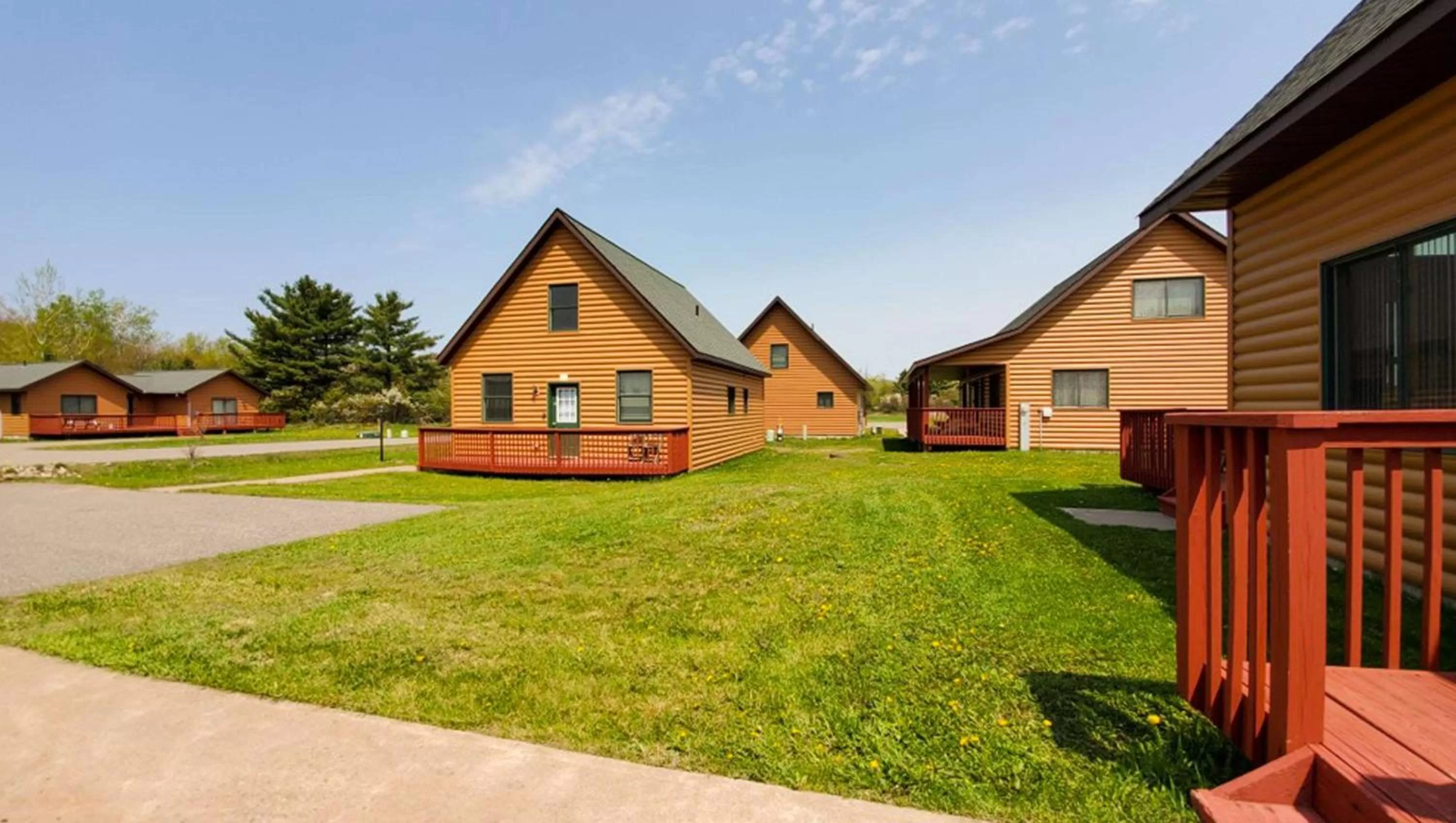 Property building in Jasper Ridge Inn Ishpeming