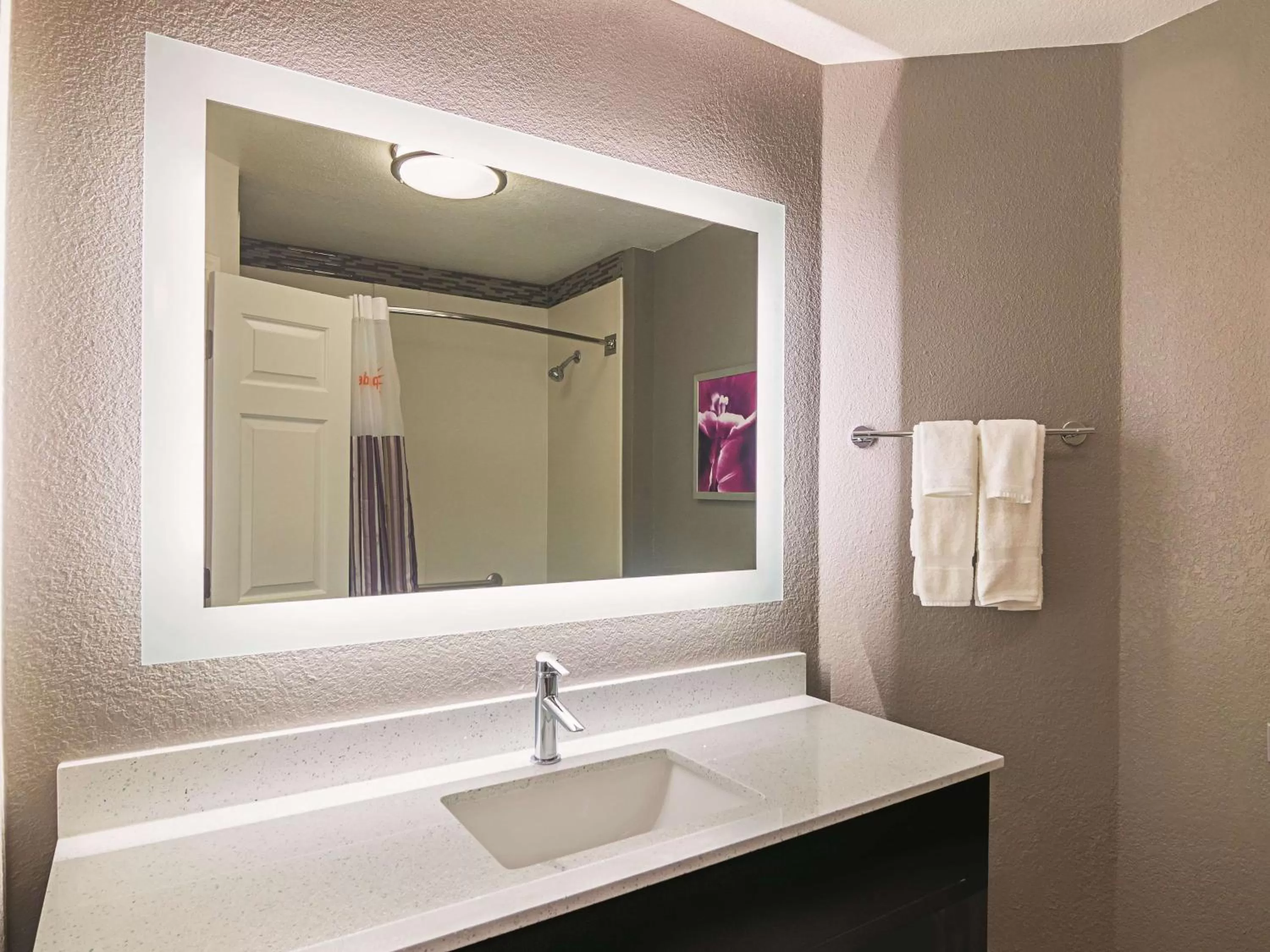 Bathroom in La Quinta by Wyndham Oklahoma City - NW Expwy