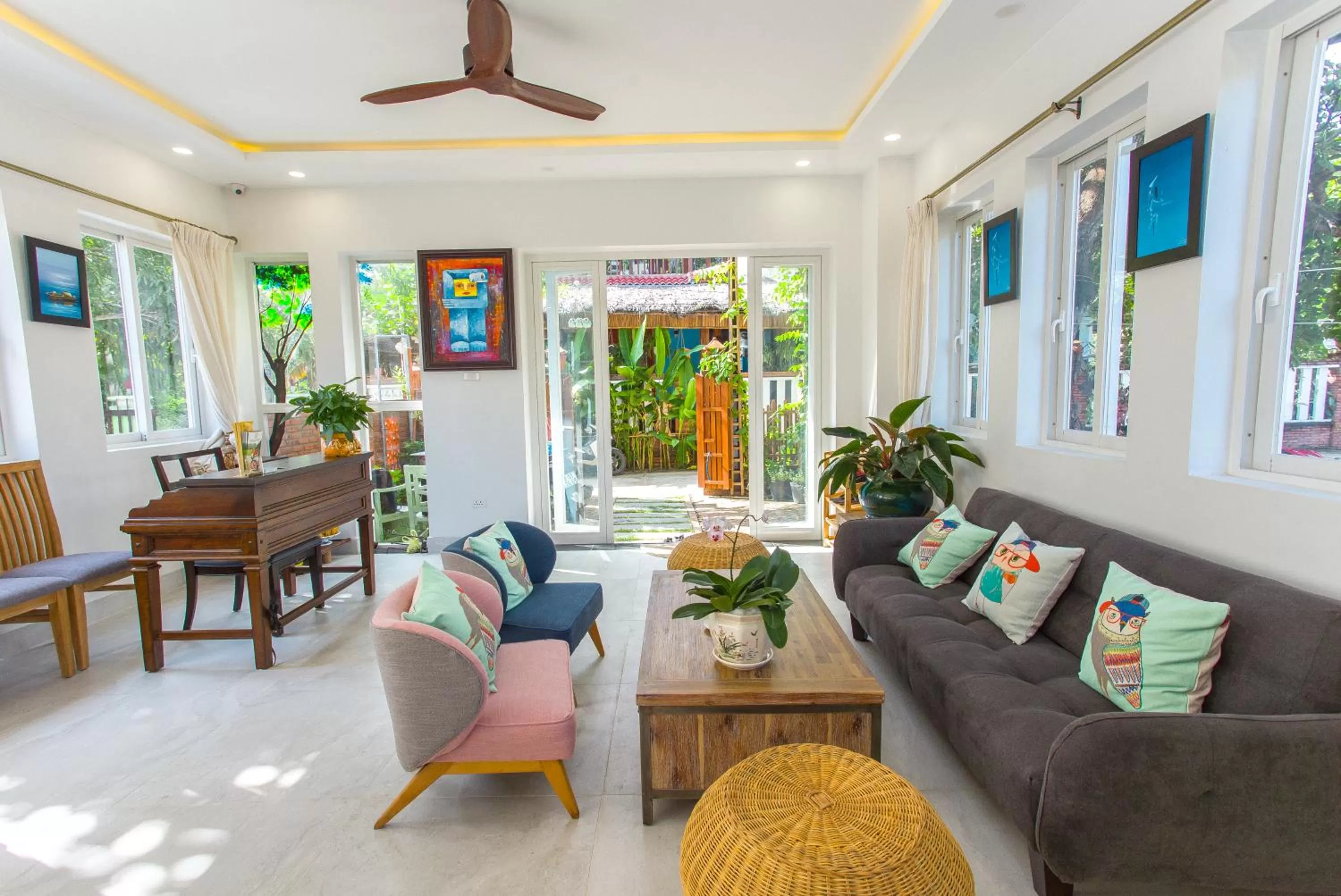 Living room, Seating Area in Peach House
