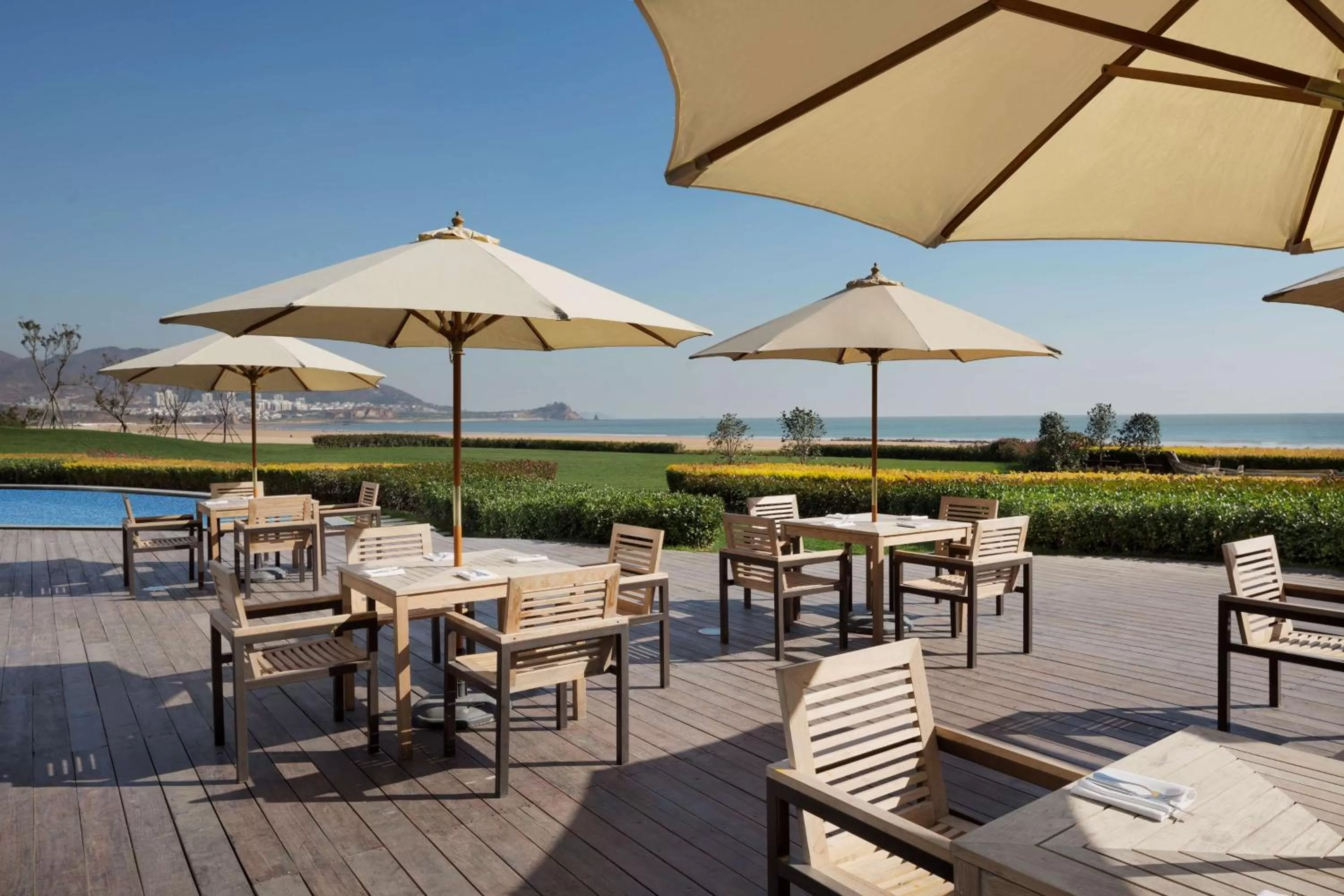 Restaurant/places to eat in Hyatt Regency Qingdao - Stone old beach - Exhibition Center