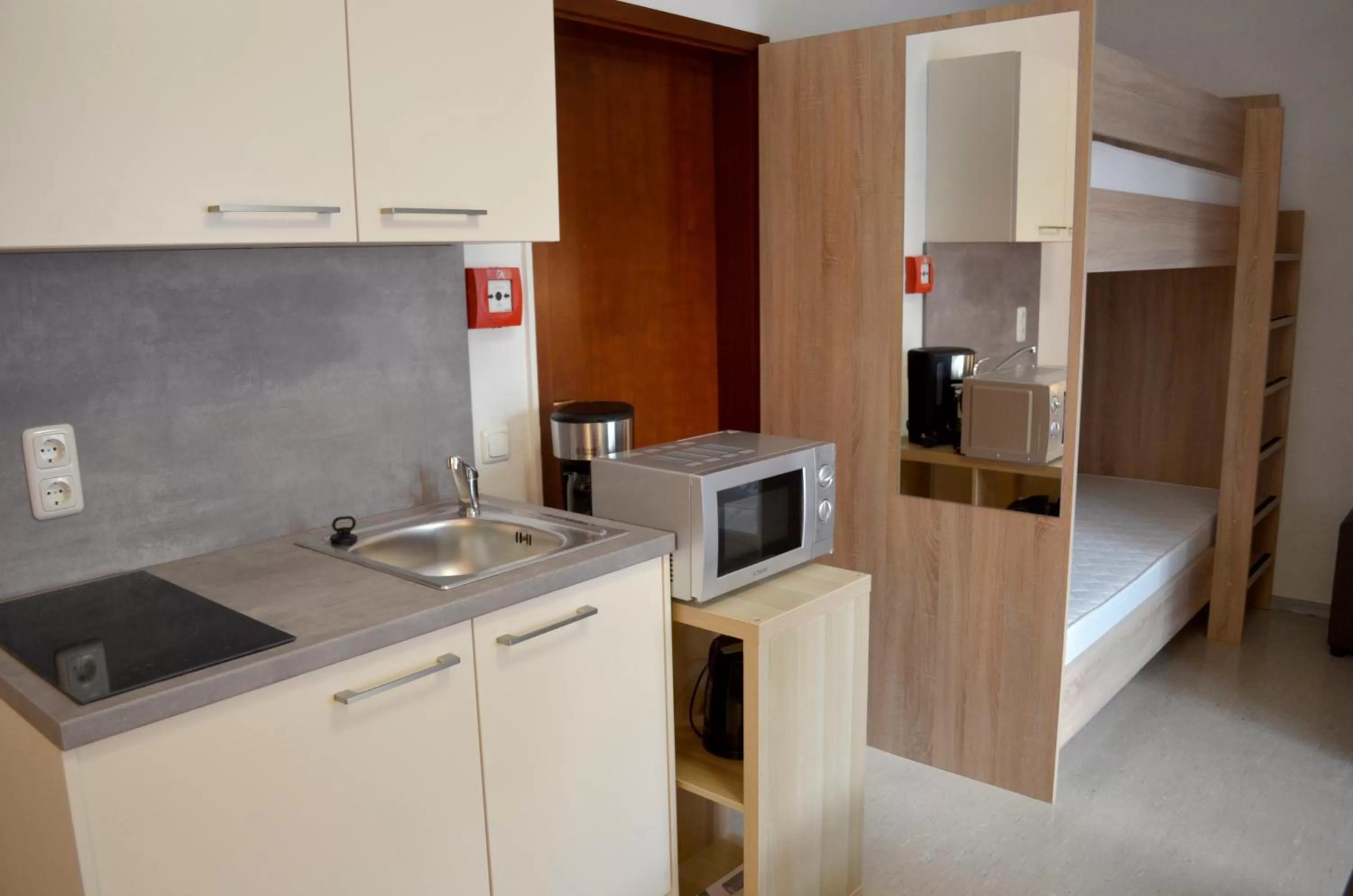 Kitchen or kitchenette, Kitchen/Kitchenette in Hana Aparthotel