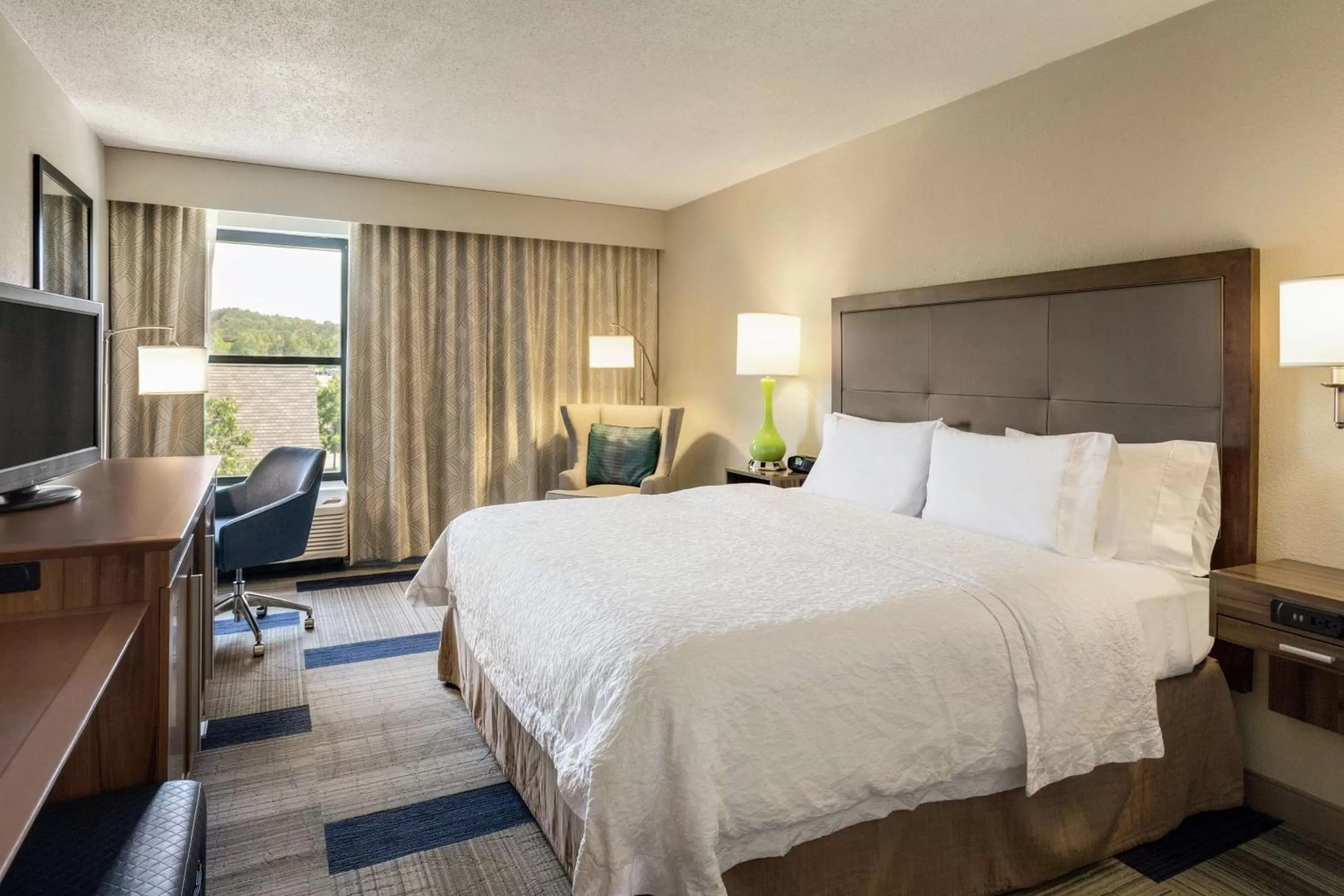 Bedroom, Bed in Hampton Inn Birmingham-Trussville