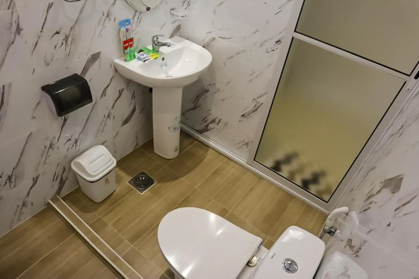 Toilet in Carcar Eco Farm Resorts