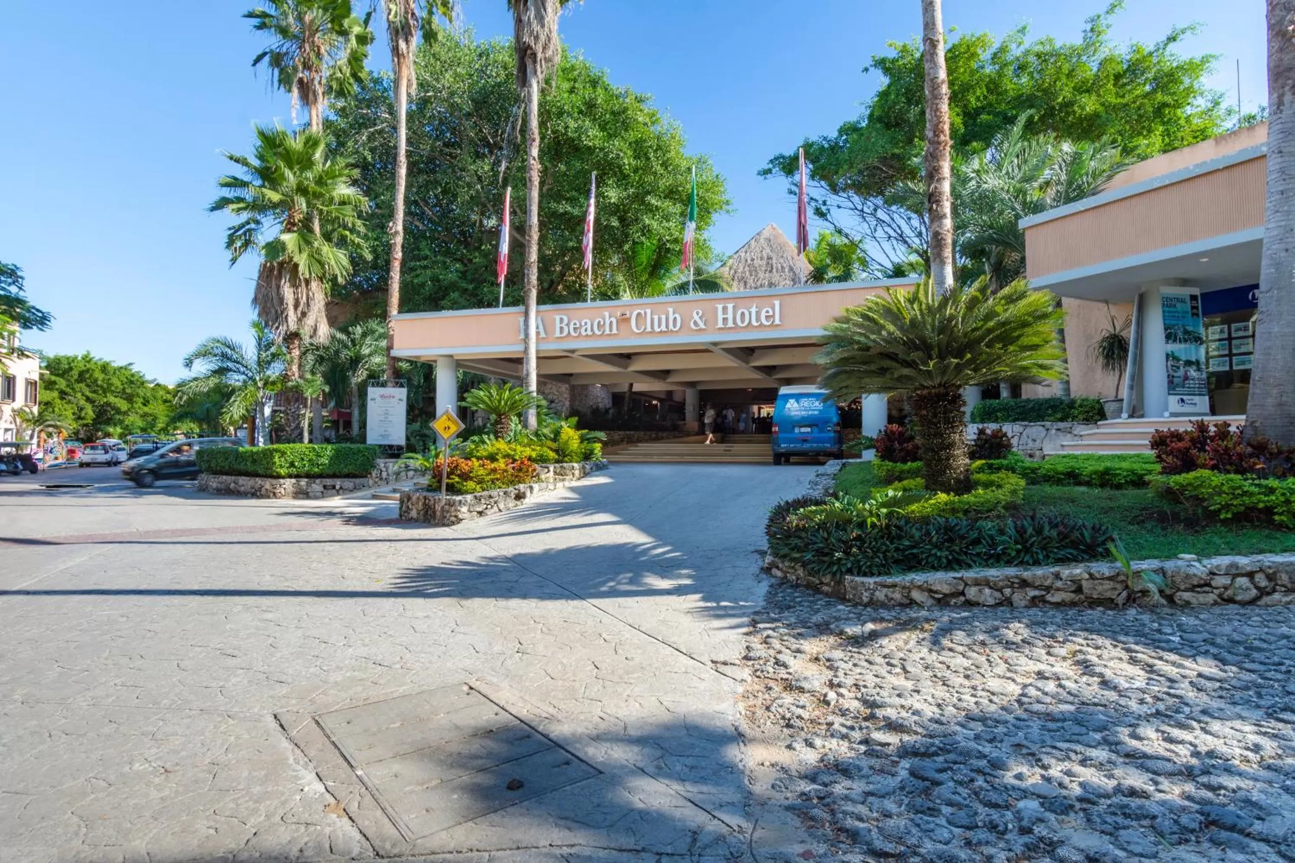 Property building in Puerto Aventuras Hotel & Beach Club