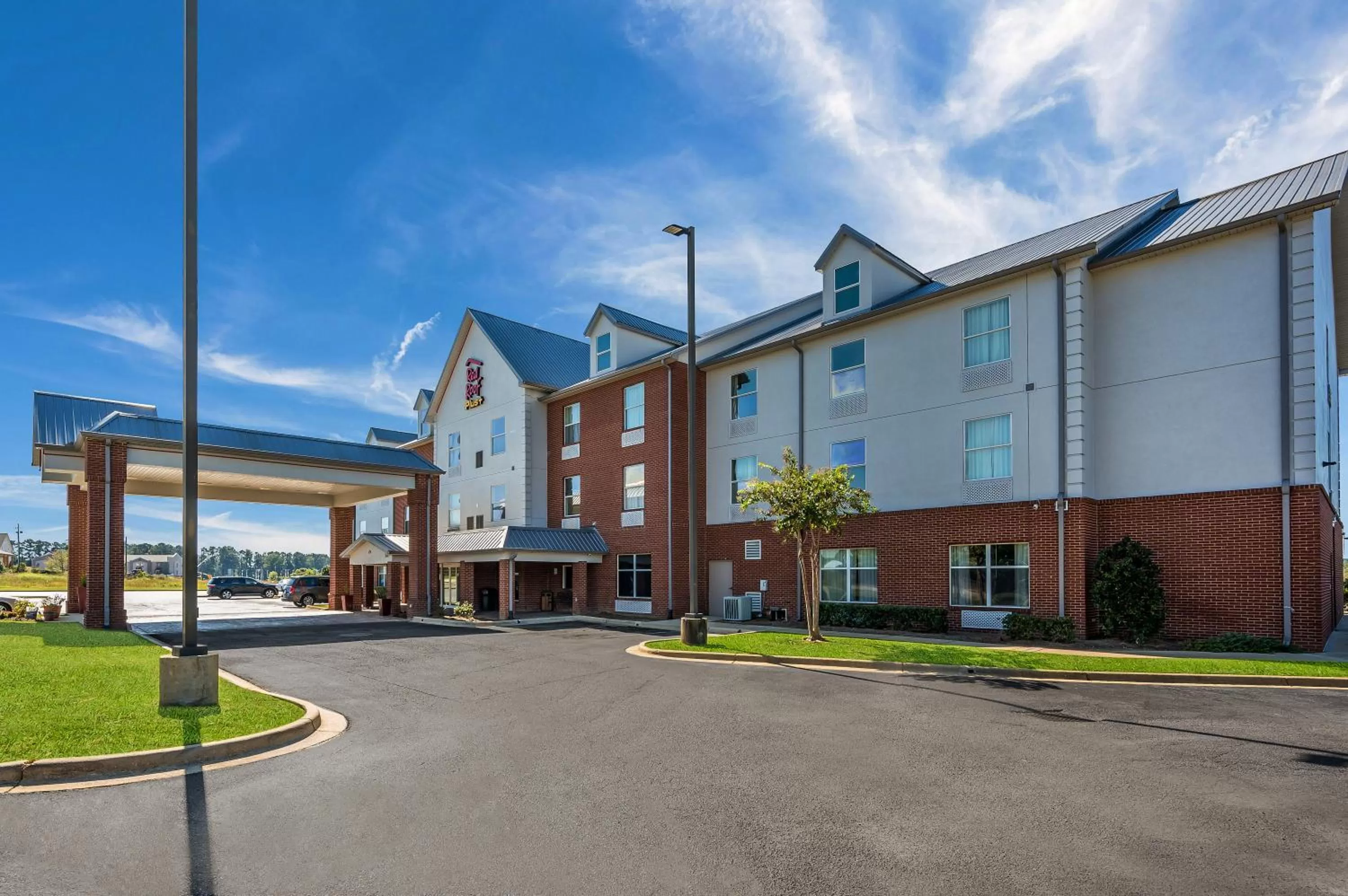 Property building in Red Roof Inn PLUS & Suites Birmingham - Bessemer