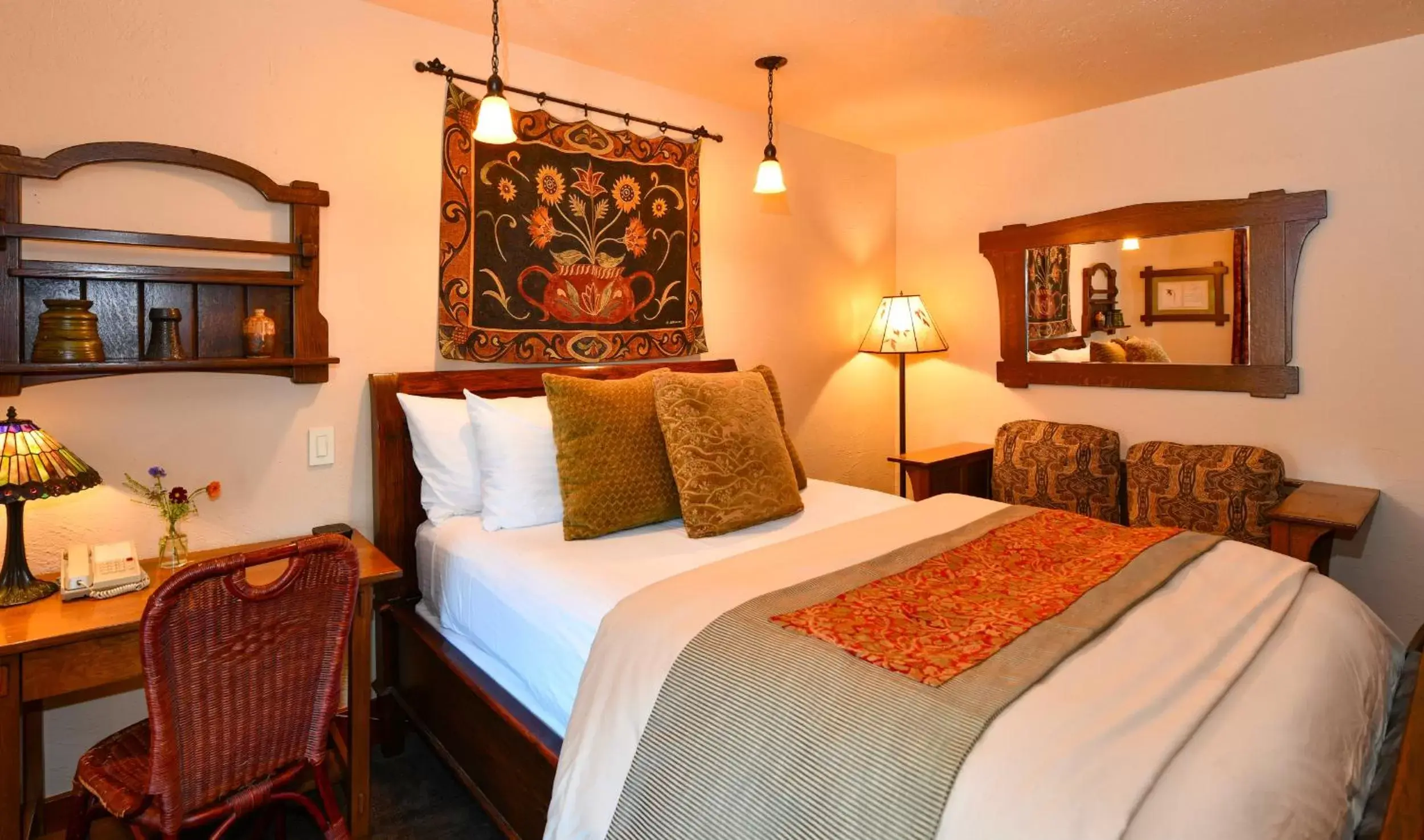 Queen Room with Spa Bath in Blackbird Inn Queen Room with Spa Bath in Blackbird Inn