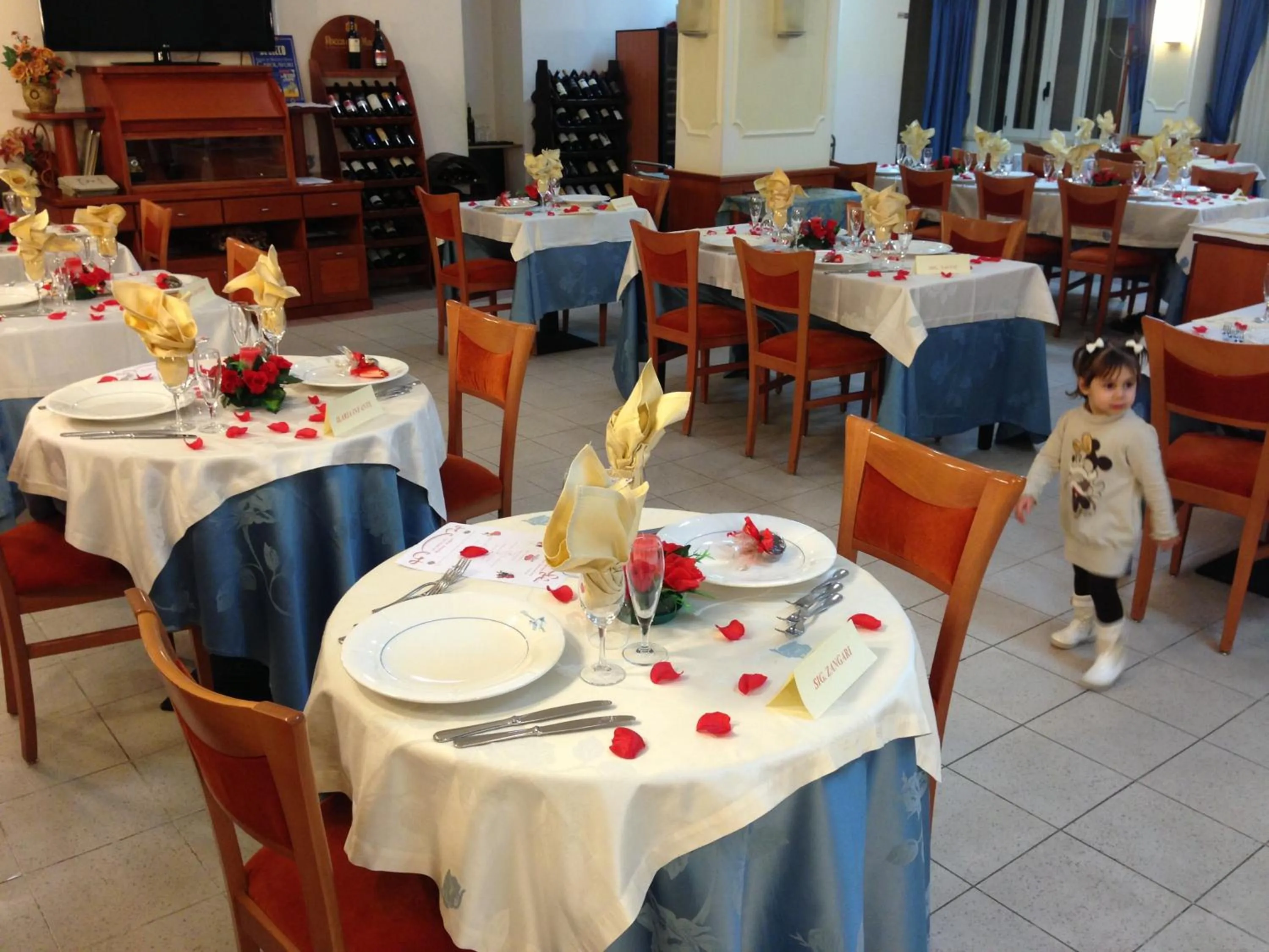 Restaurant/places to eat in Hotel Niagara