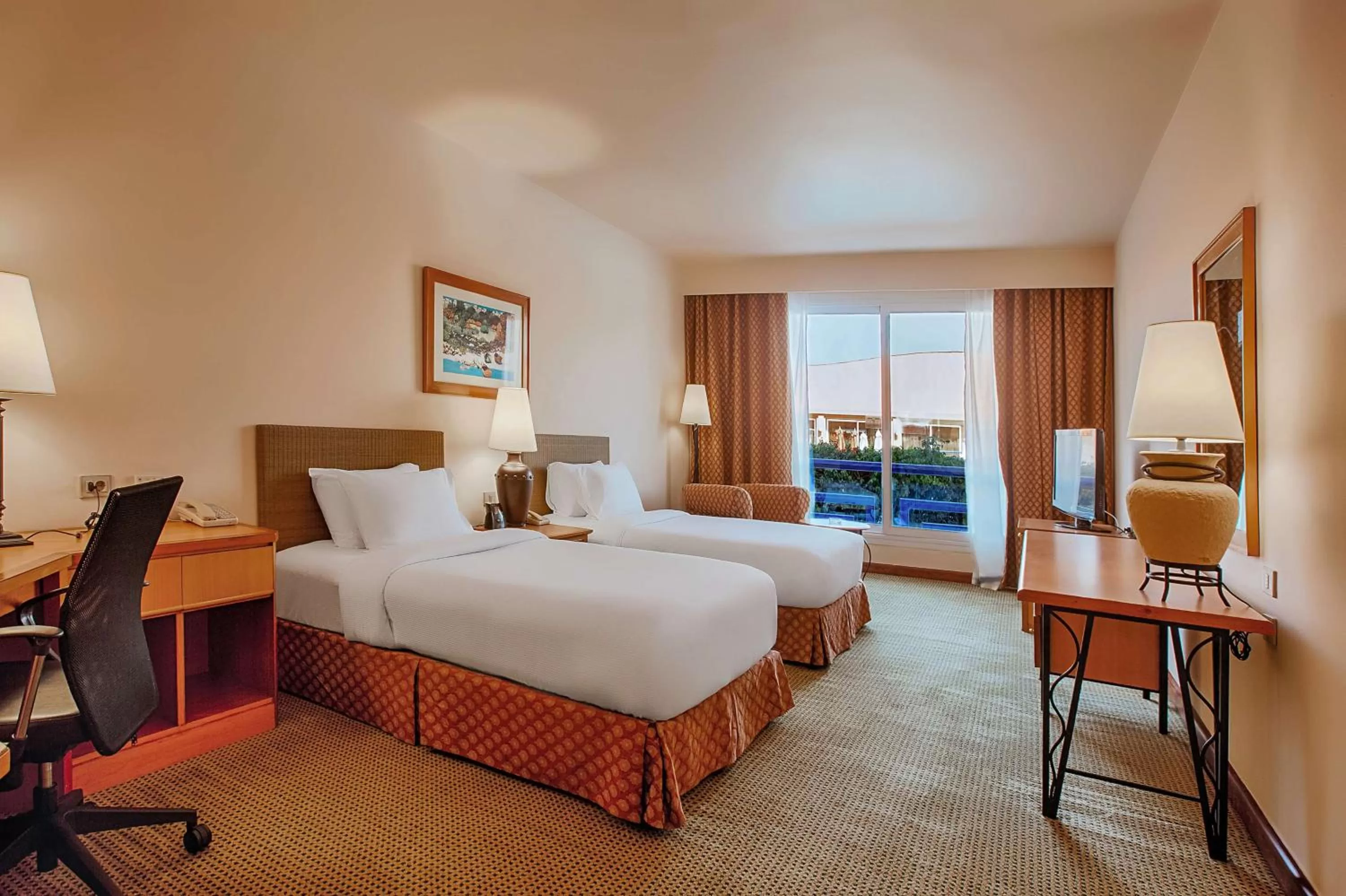 Bed in Hilton Alexandria Green Plaza