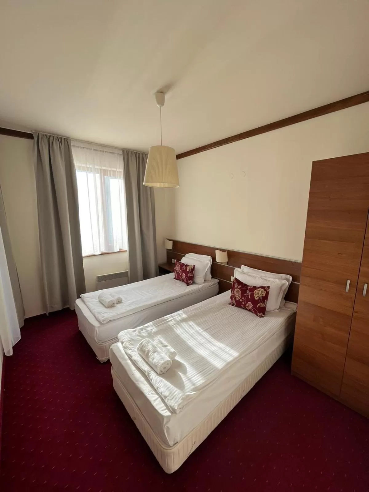 Photo of the whole room, Bed in Vihren Royal Palace