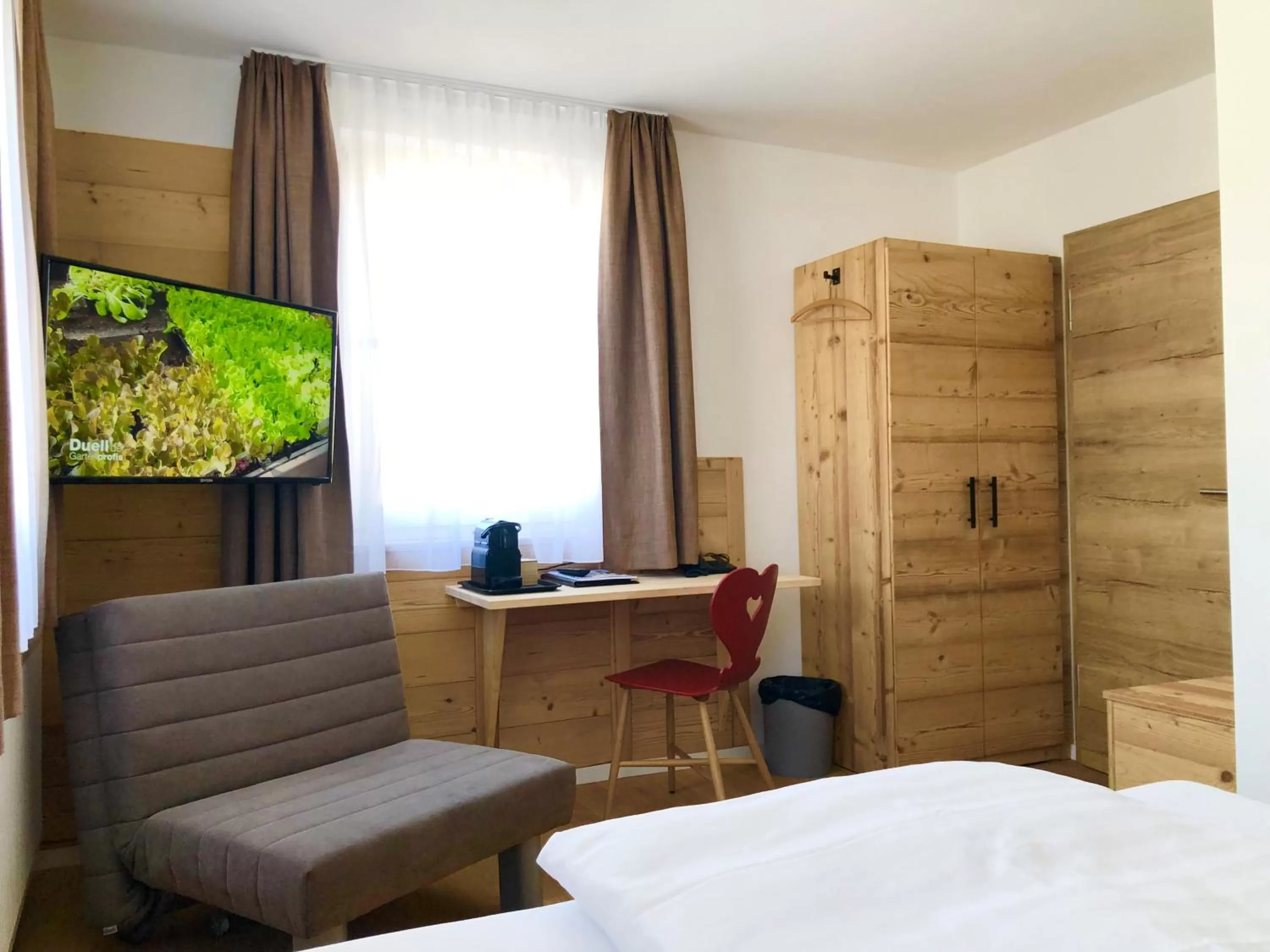 TV/Entertainment Center in Württembergischer Hof