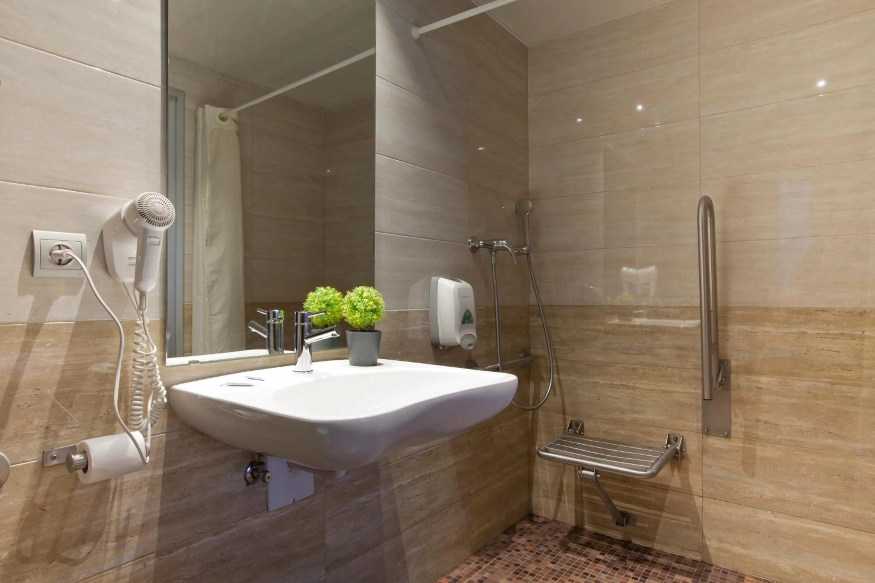 Bathroom in Hostal Barcelona