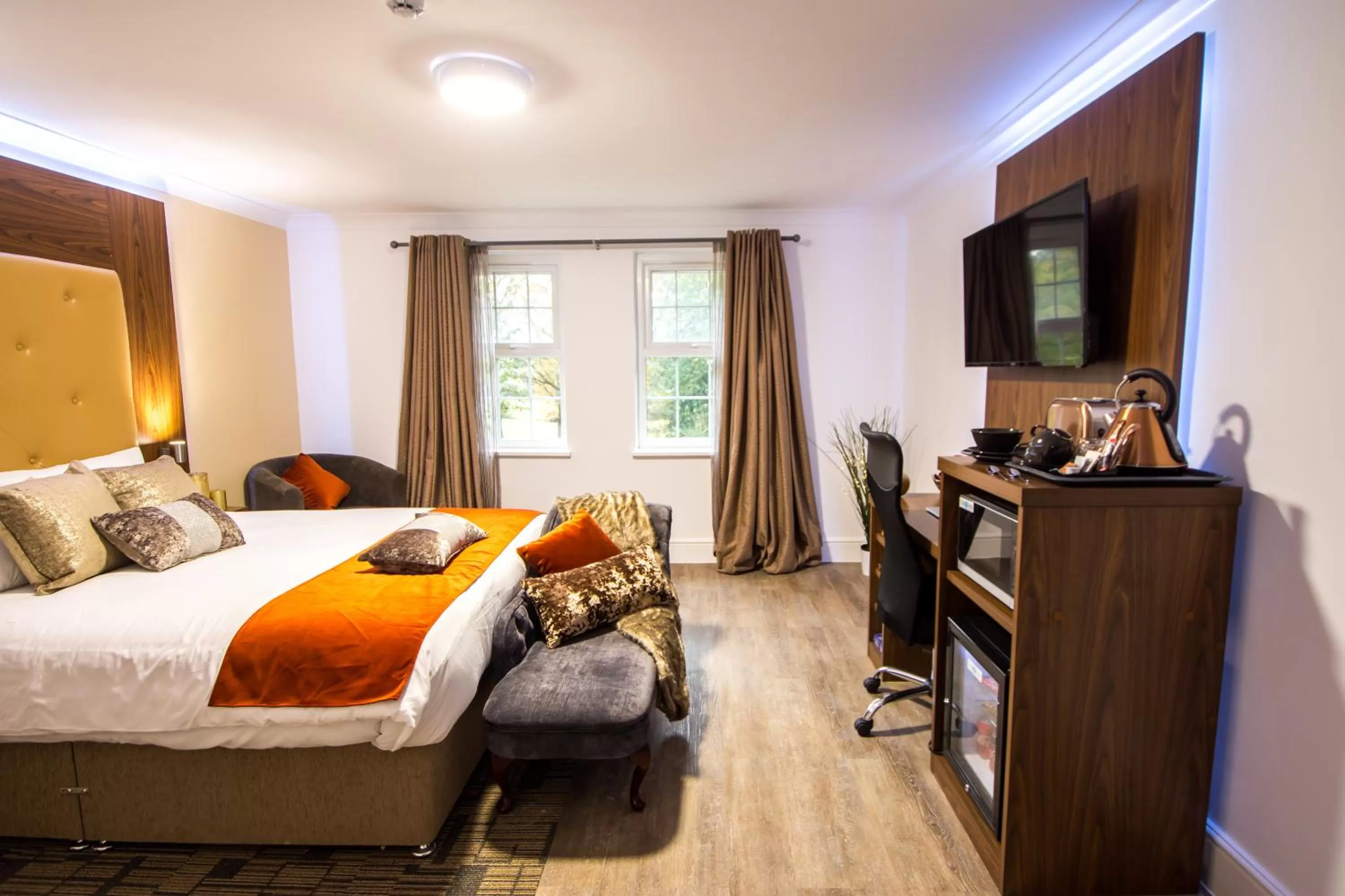 Bed in Trivelles Gatwick Hotel & airport Parking