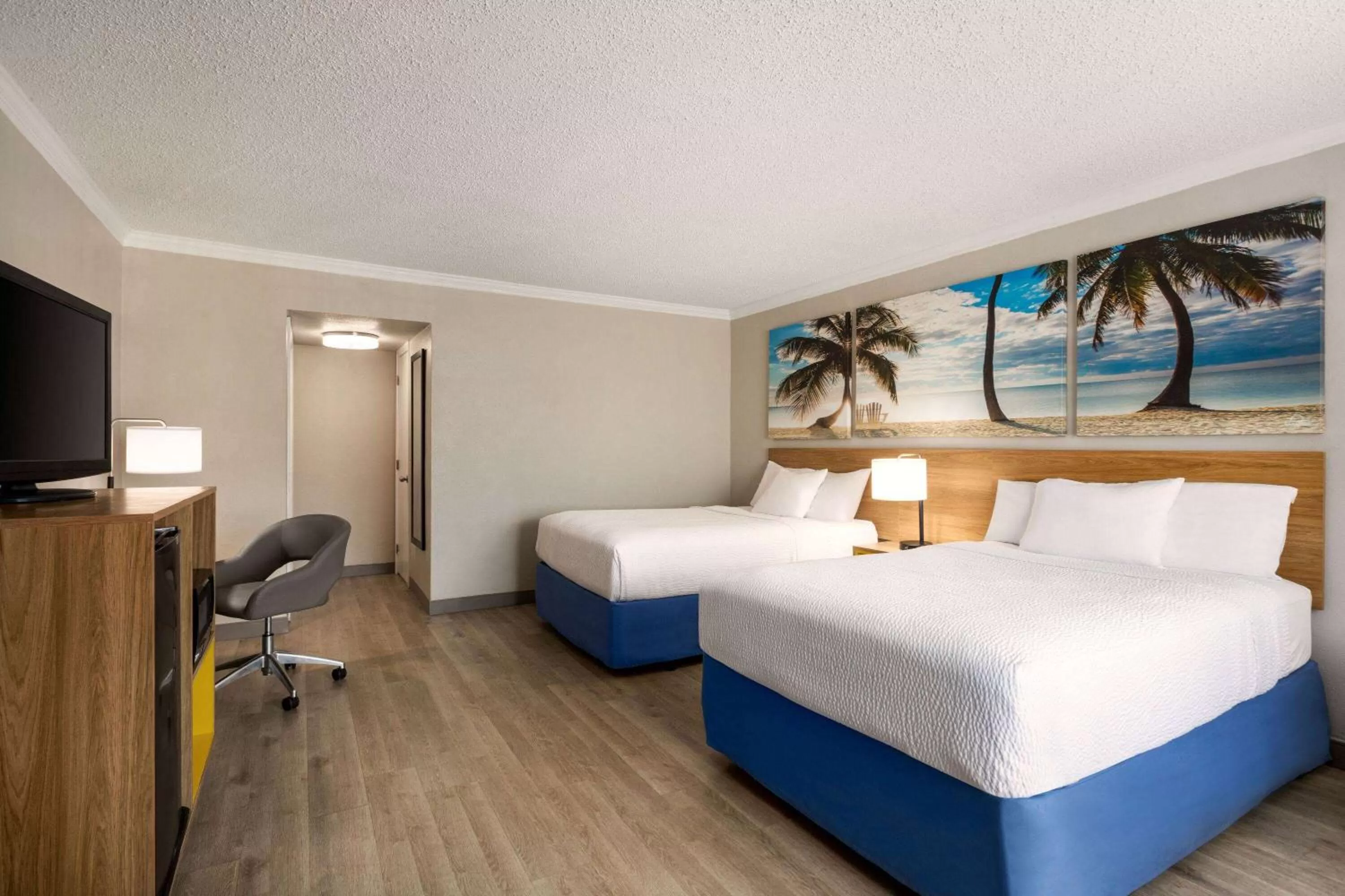 Photo of the whole room, Bed in Days Inn by Wyndham Miami Airport North