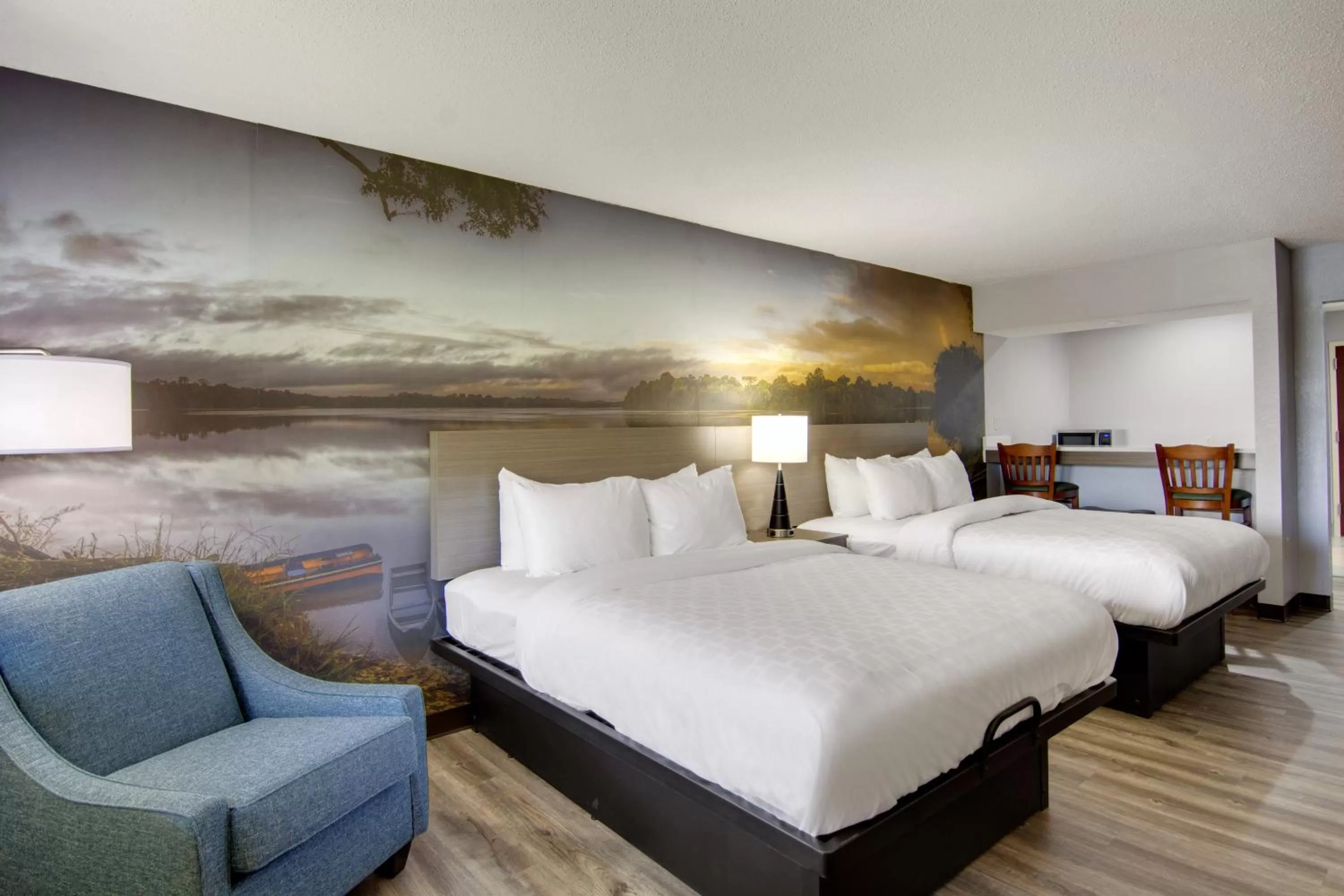 Photo of the whole room, Bed in Clarion Pointe on the lake Clarksville-South Hill West