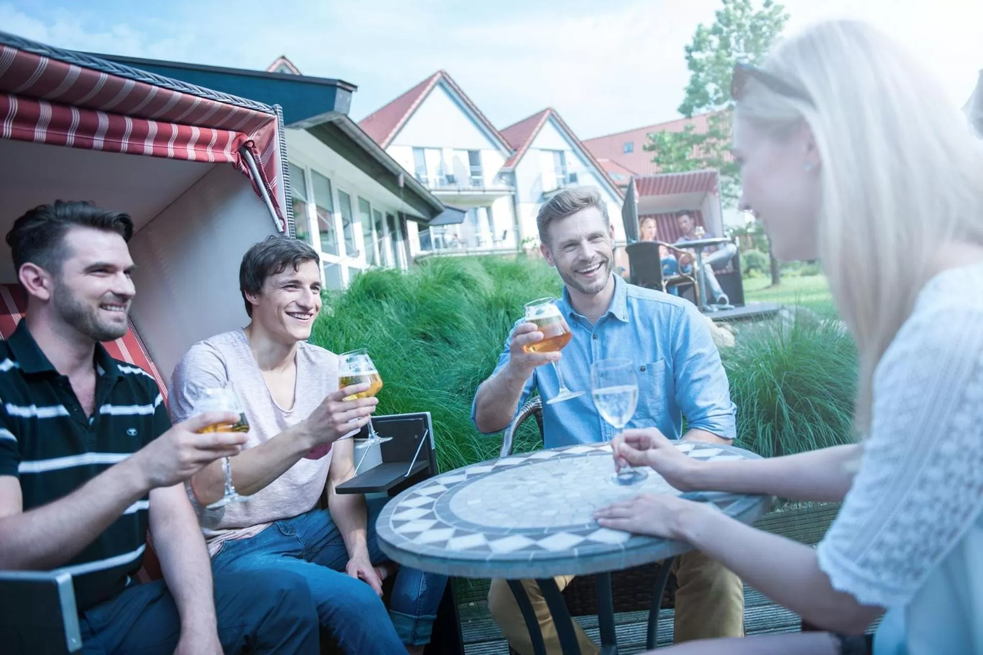 Restaurant/places to eat in Hotel Am Medemufer