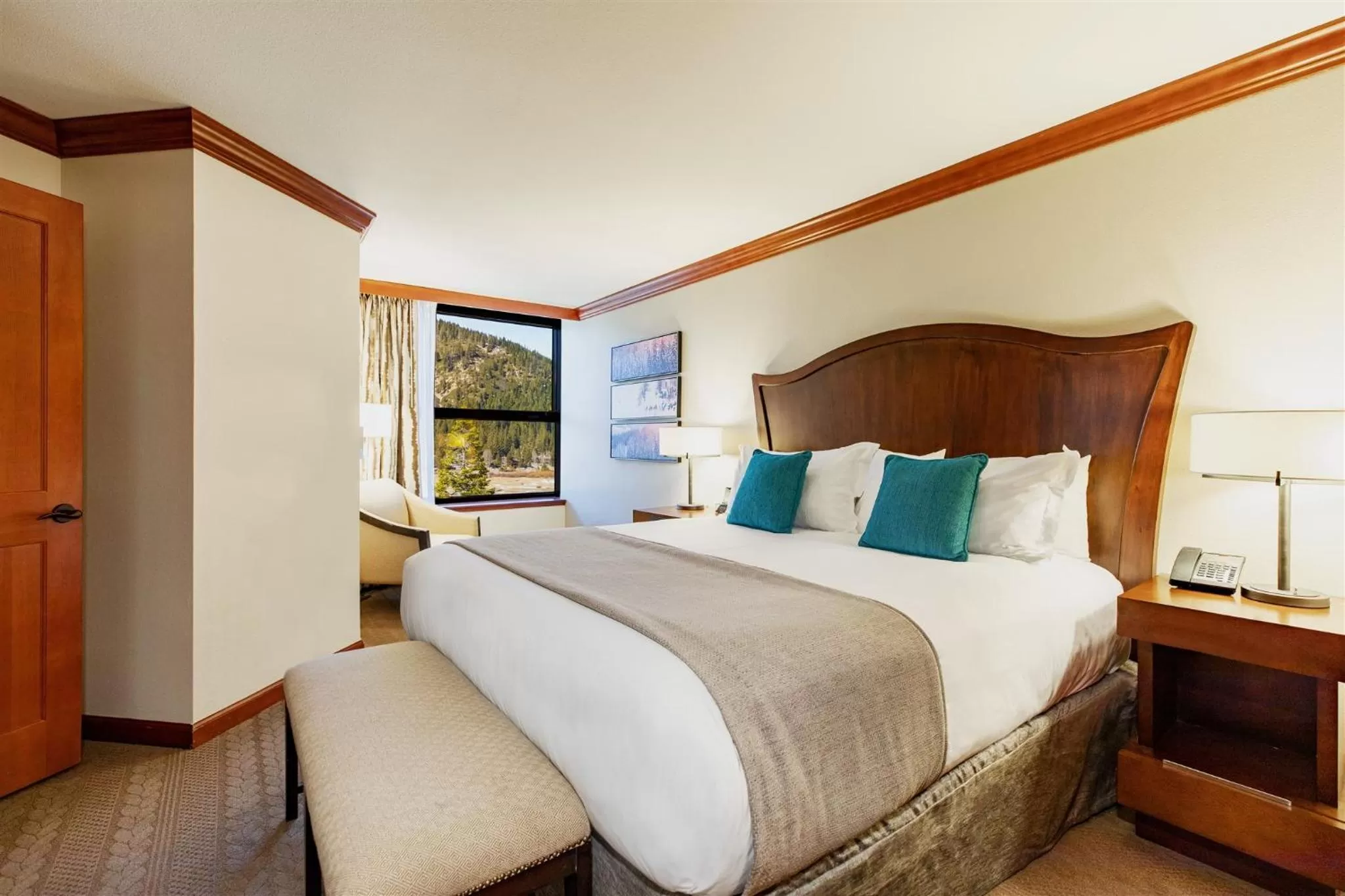 Bed in Everline Resort and Spa, Lake Tahoe