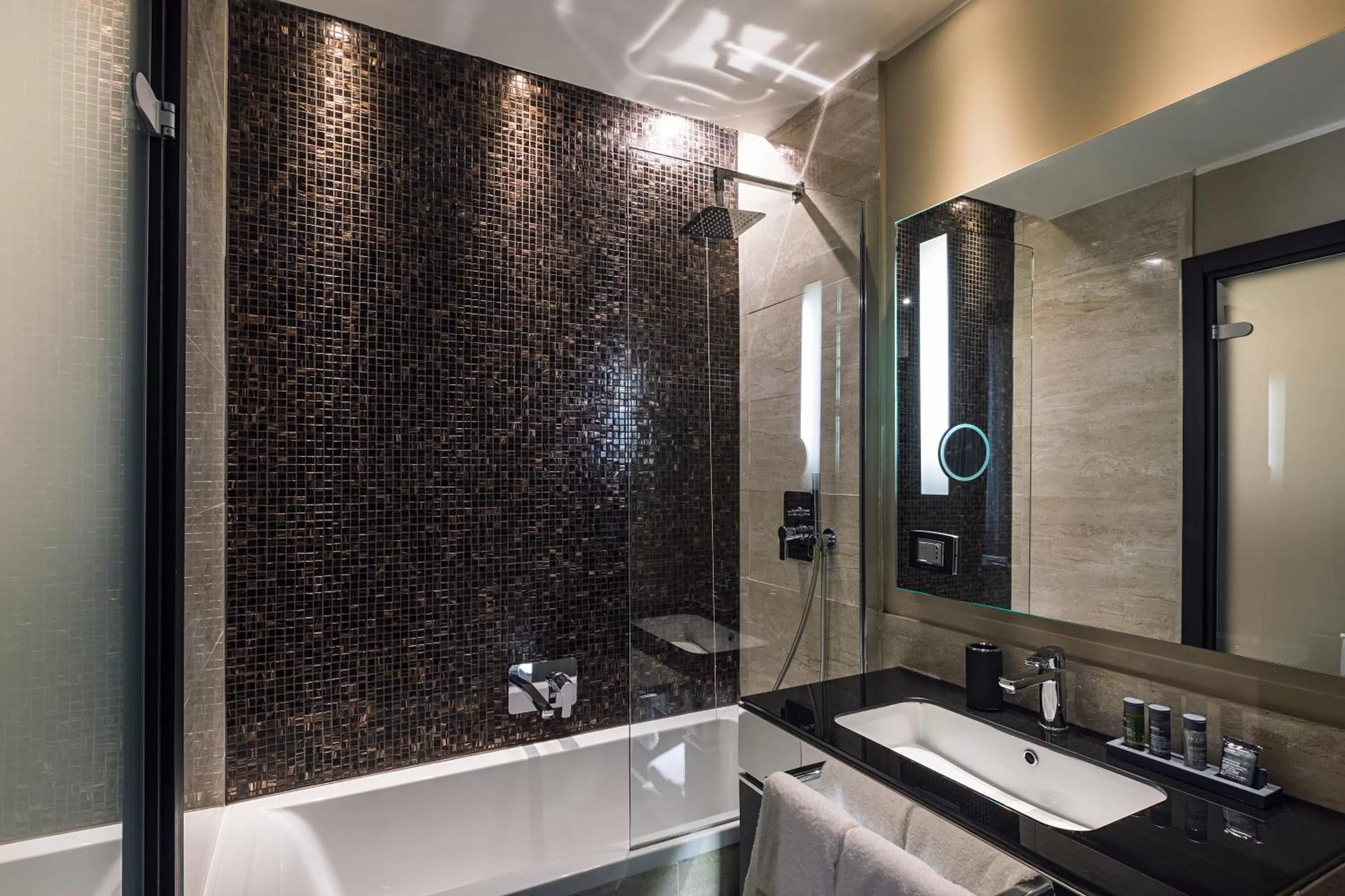 Bathroom in Rome Life Hotel