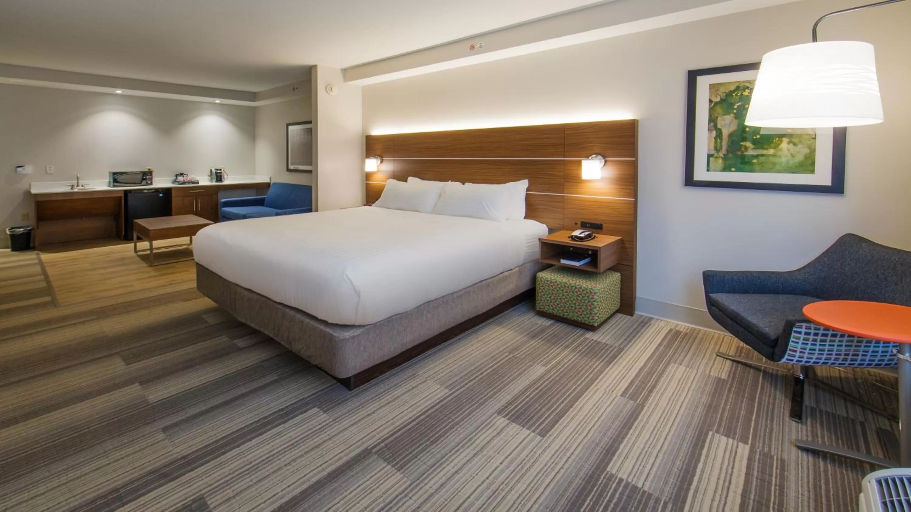 Photo of the whole room, Bed in Holiday Inn Express Gatlinburg Downtown by IHG