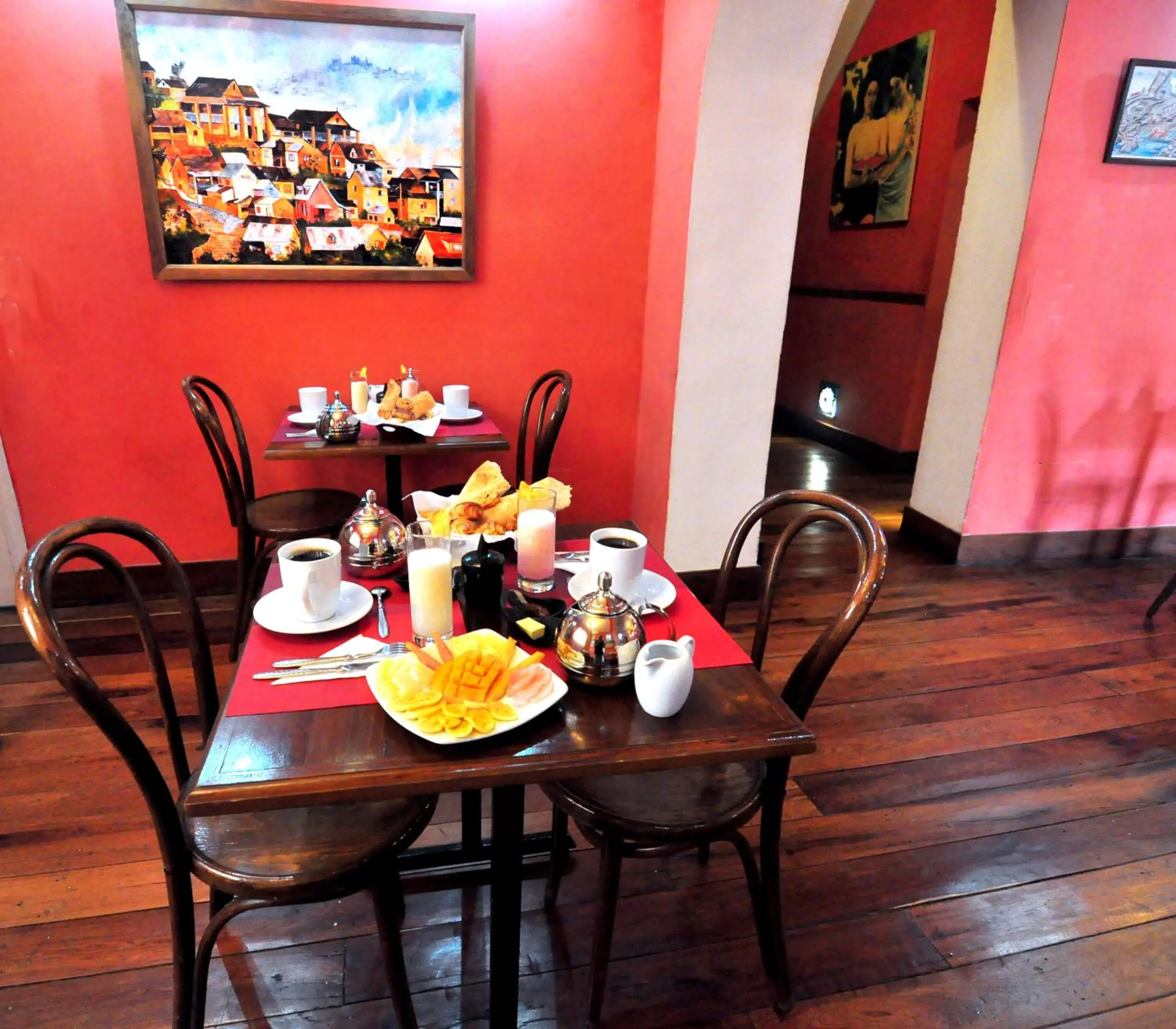 Continental breakfast, Restaurant/Places to Eat in Rova Hotel