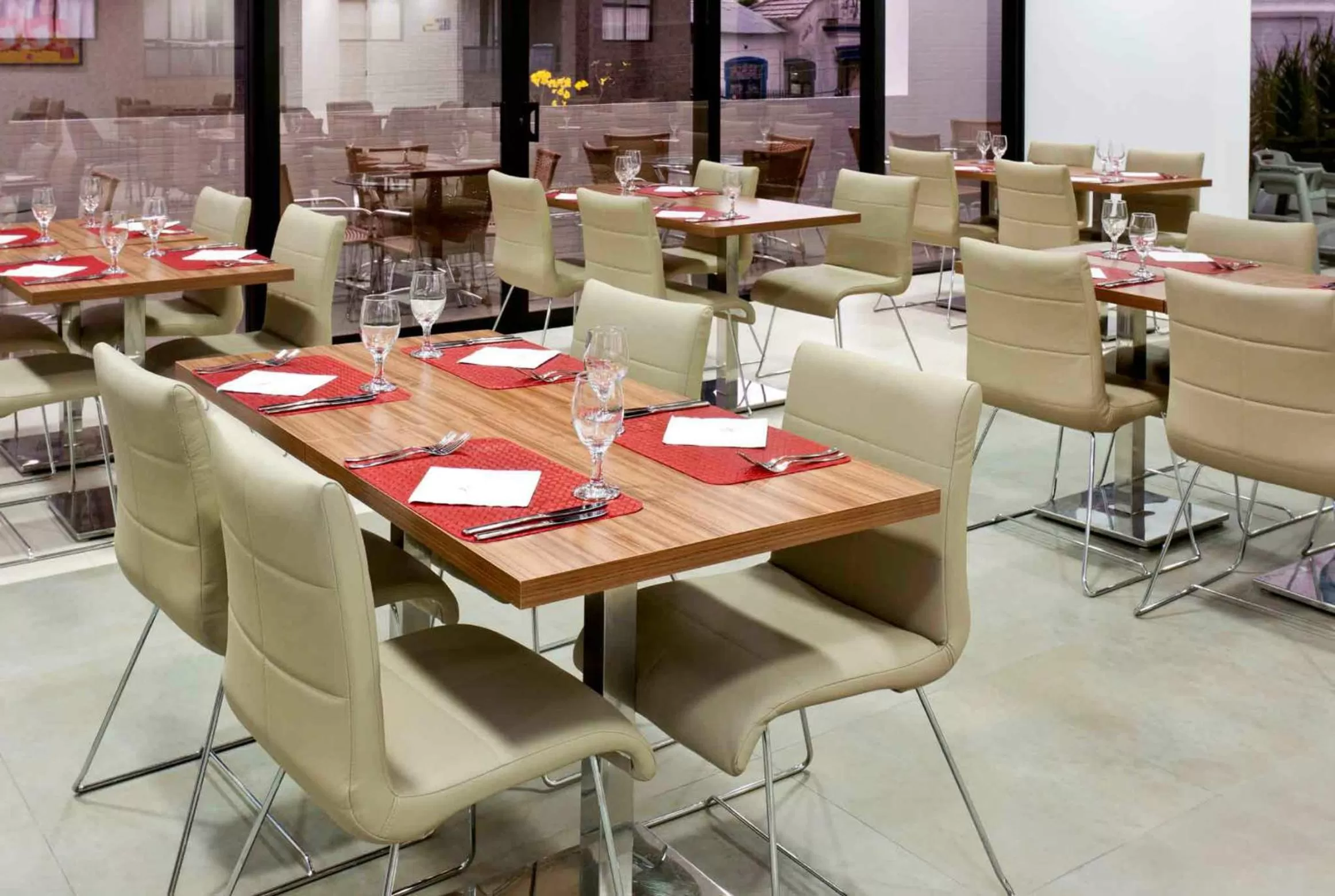 Restaurant/places to eat in ibis Curitiba Shopping