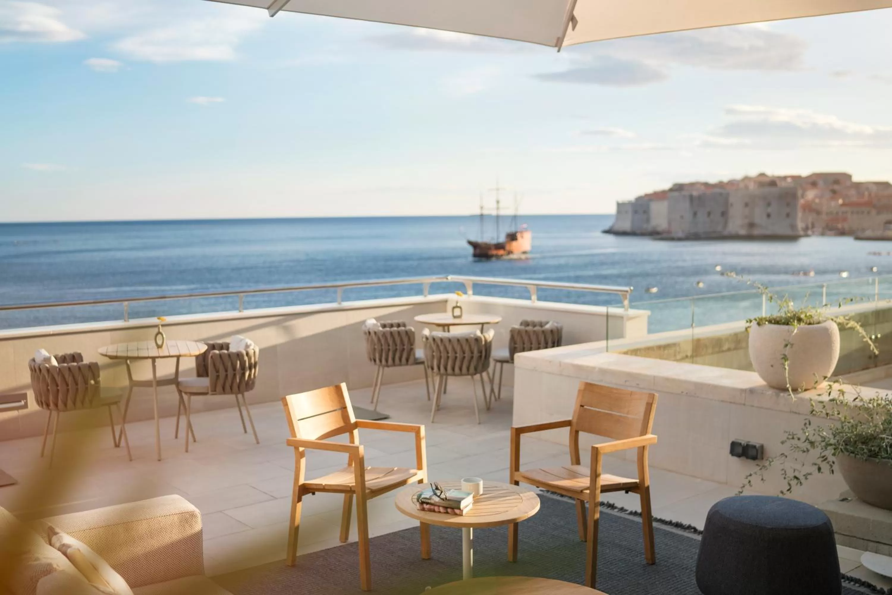 Restaurant/places to eat in Hotel Excelsior