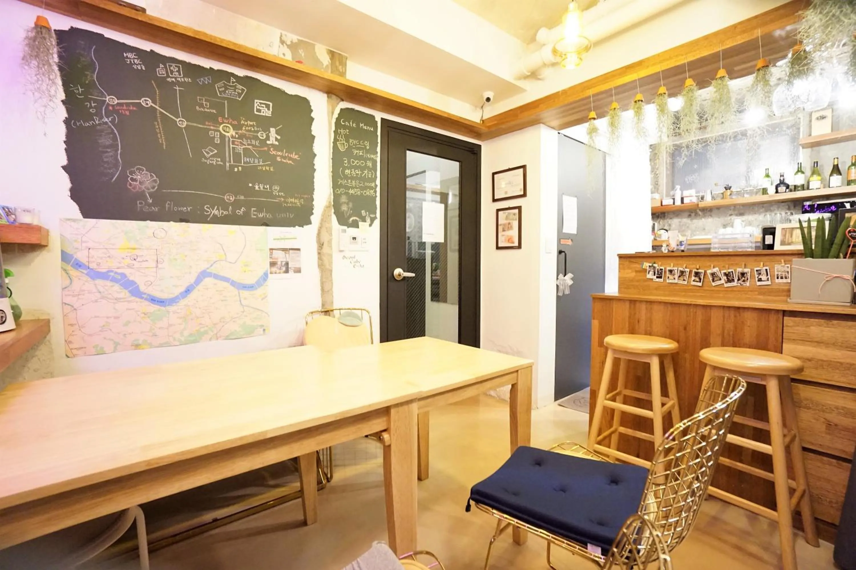 Communal lounge/ TV room in Seoulcube Ewha -Female only