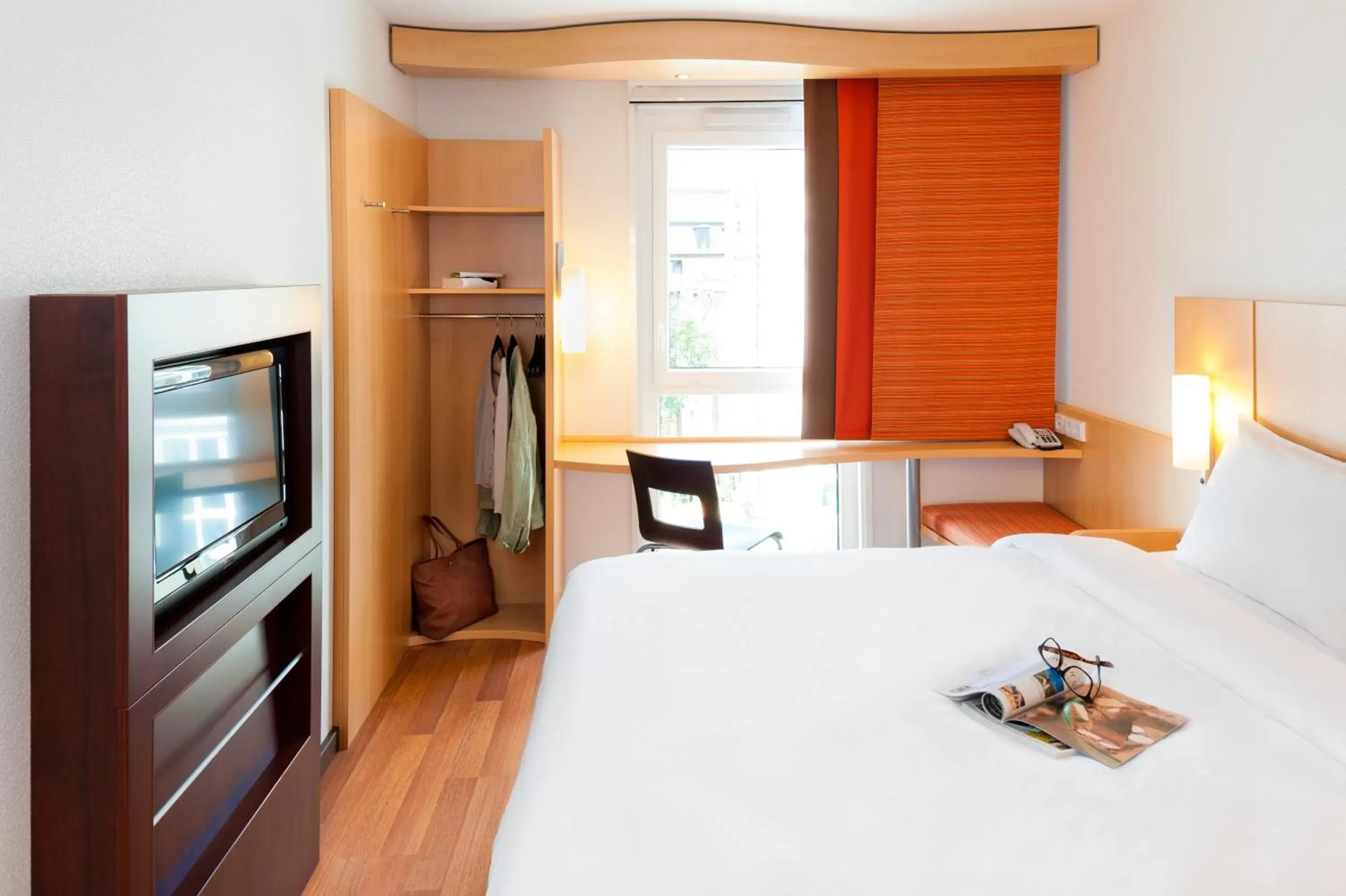 Standard Room with 1 Double Bed in ibis Lyon Est Chaponnay Standard Room with 1 Double Bed in ibis Lyon Est Chaponnay