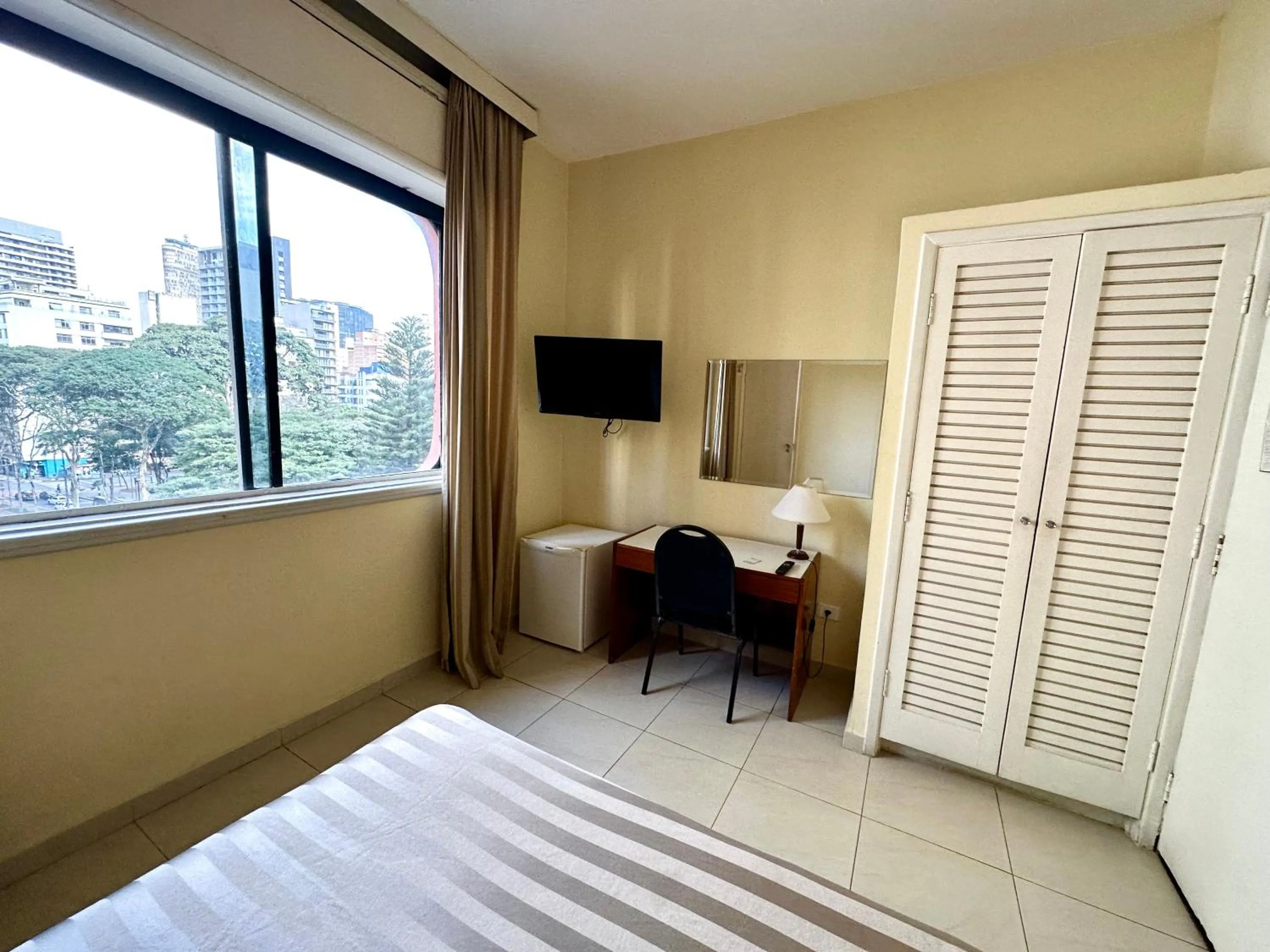 TV and multimedia, Bed in San Michel Hotel