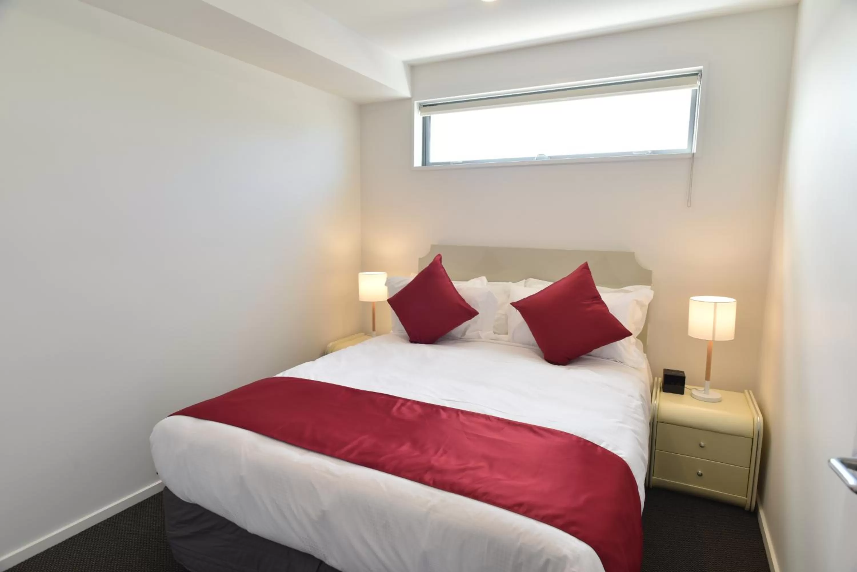 Bed in Bealey Plaza Motel