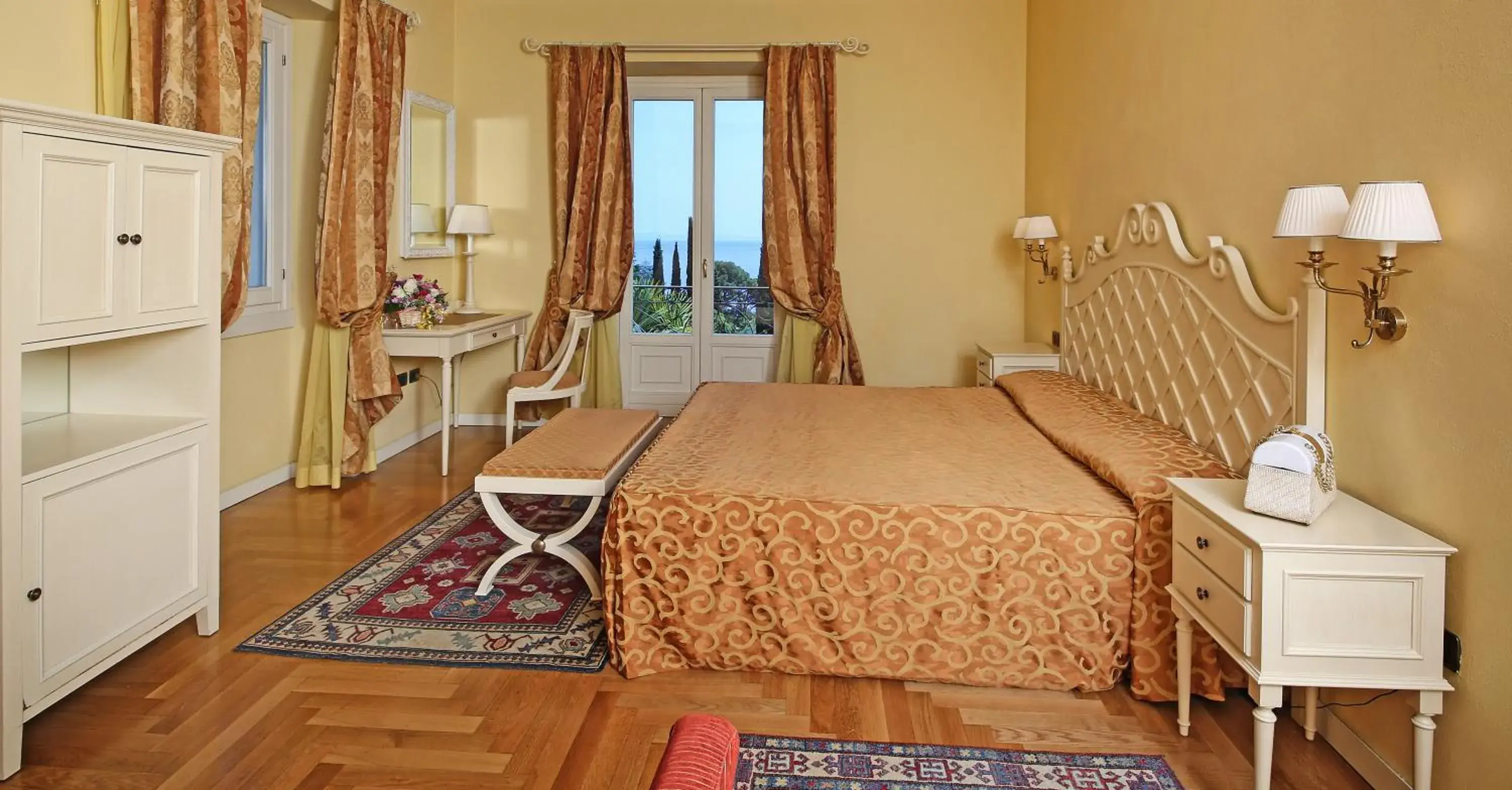 Deluxe Double or Twin Room with Lake View - single occupancy in Villa Sofia Hotel Deluxe Double or Twin Room with Lake View - single occupancy in Villa Sofia Hotel